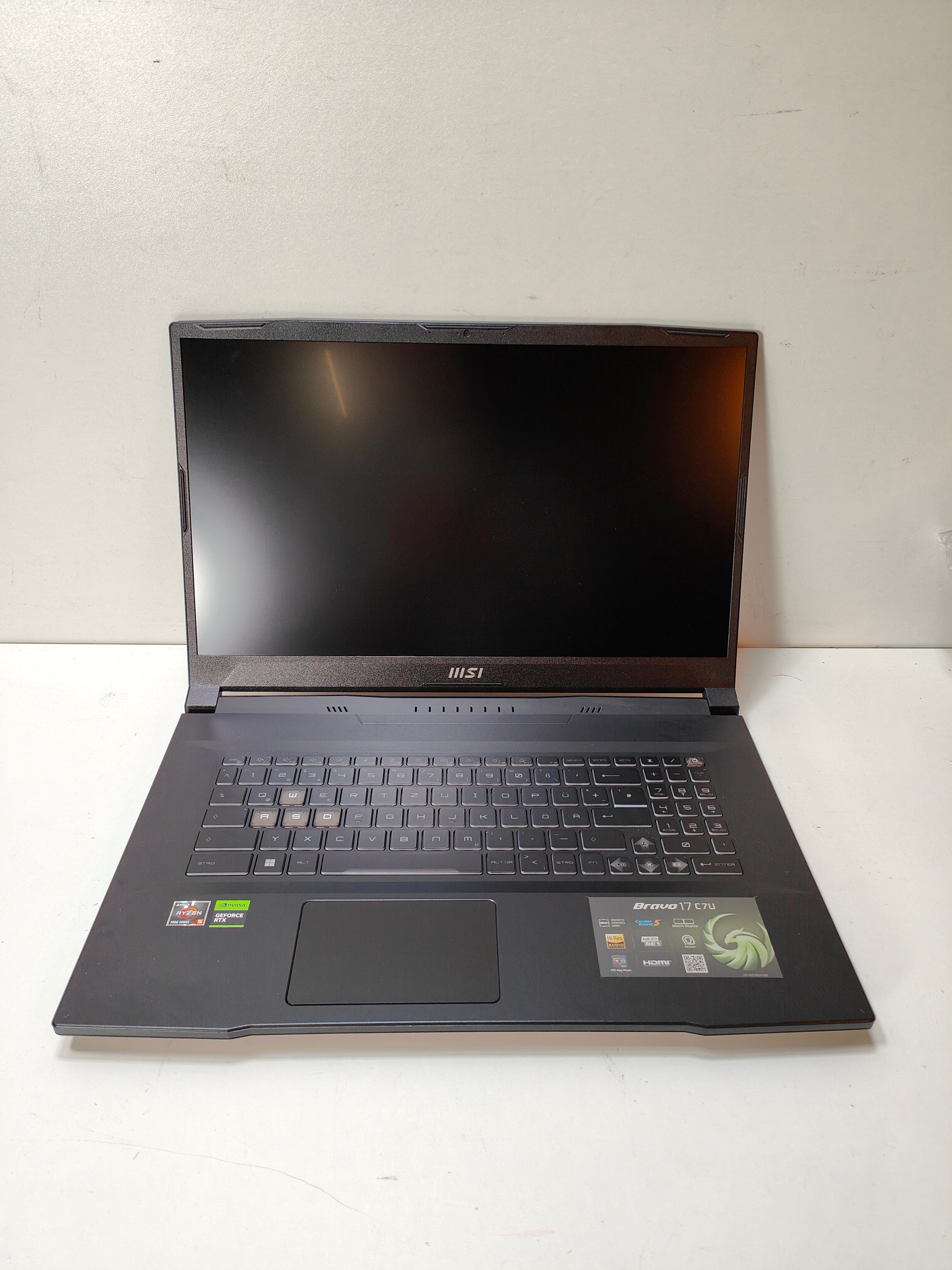 MSI Bravo 17 C7UDX-053 QWERTY