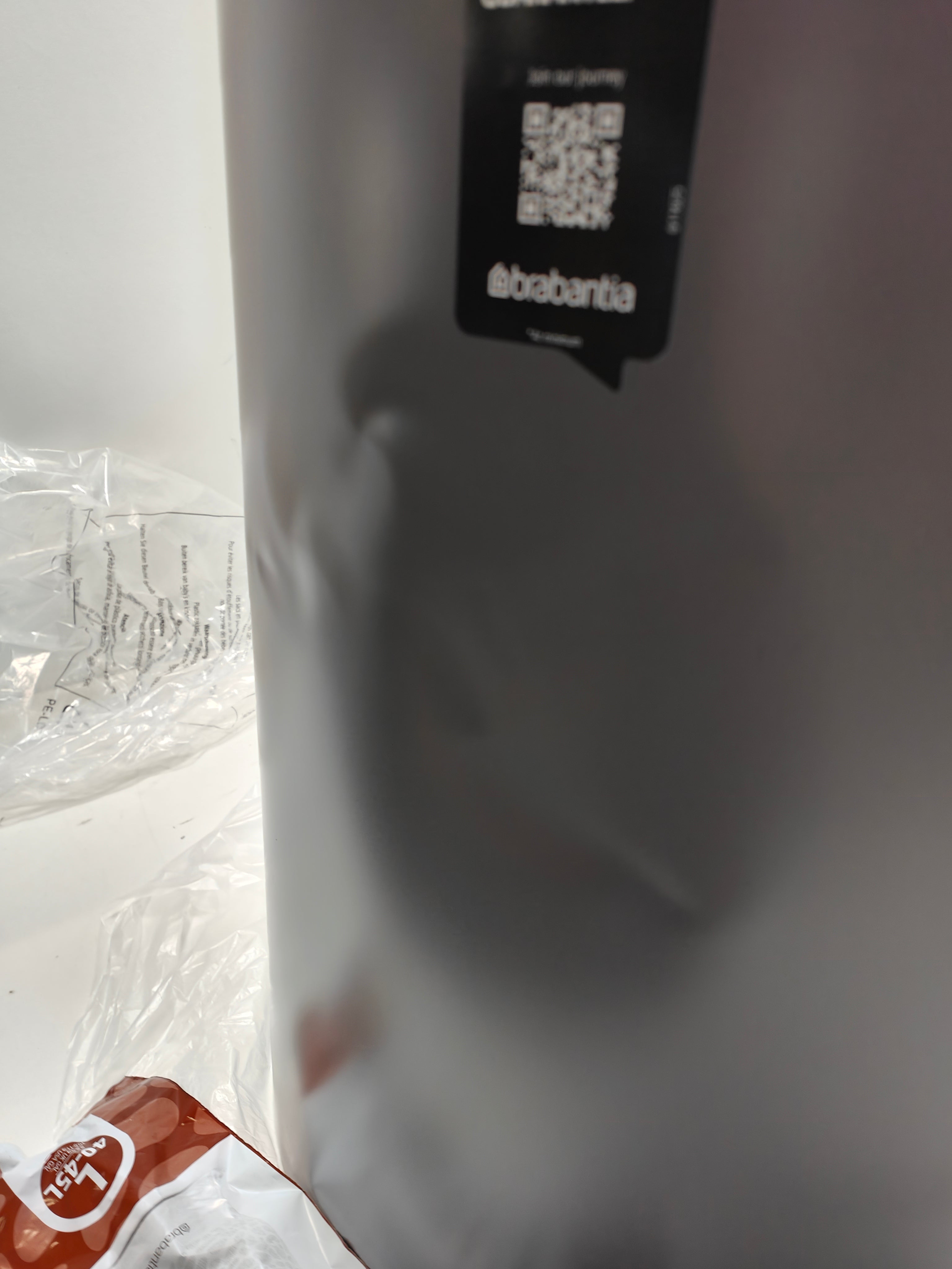 Brabantia Touch Bin 40 litres Platine / Couvercle en acier mat