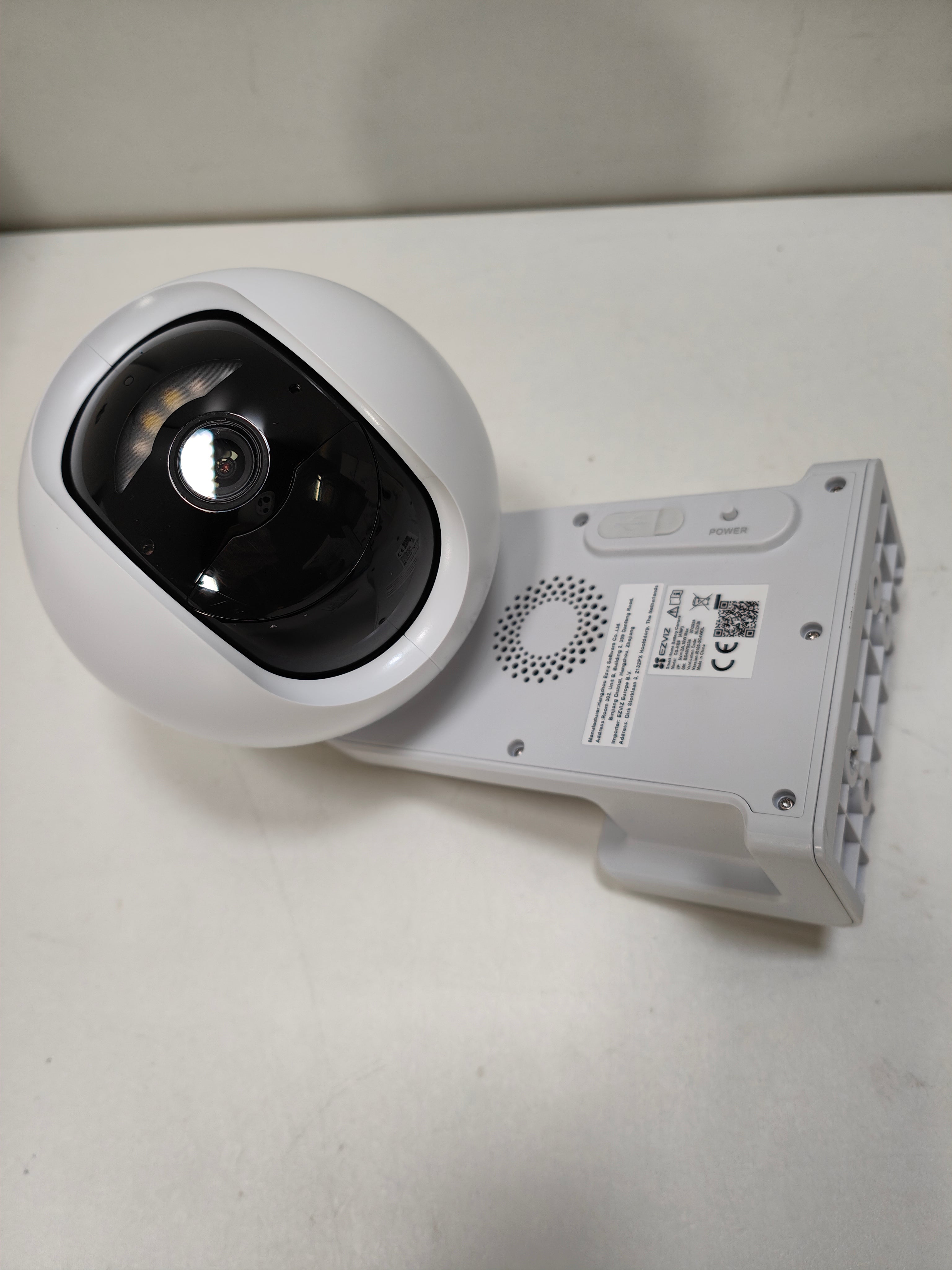 Ezviz HB8 - Caméra IP à batterie panoramique et inclinable pour une utilisation en extérieur