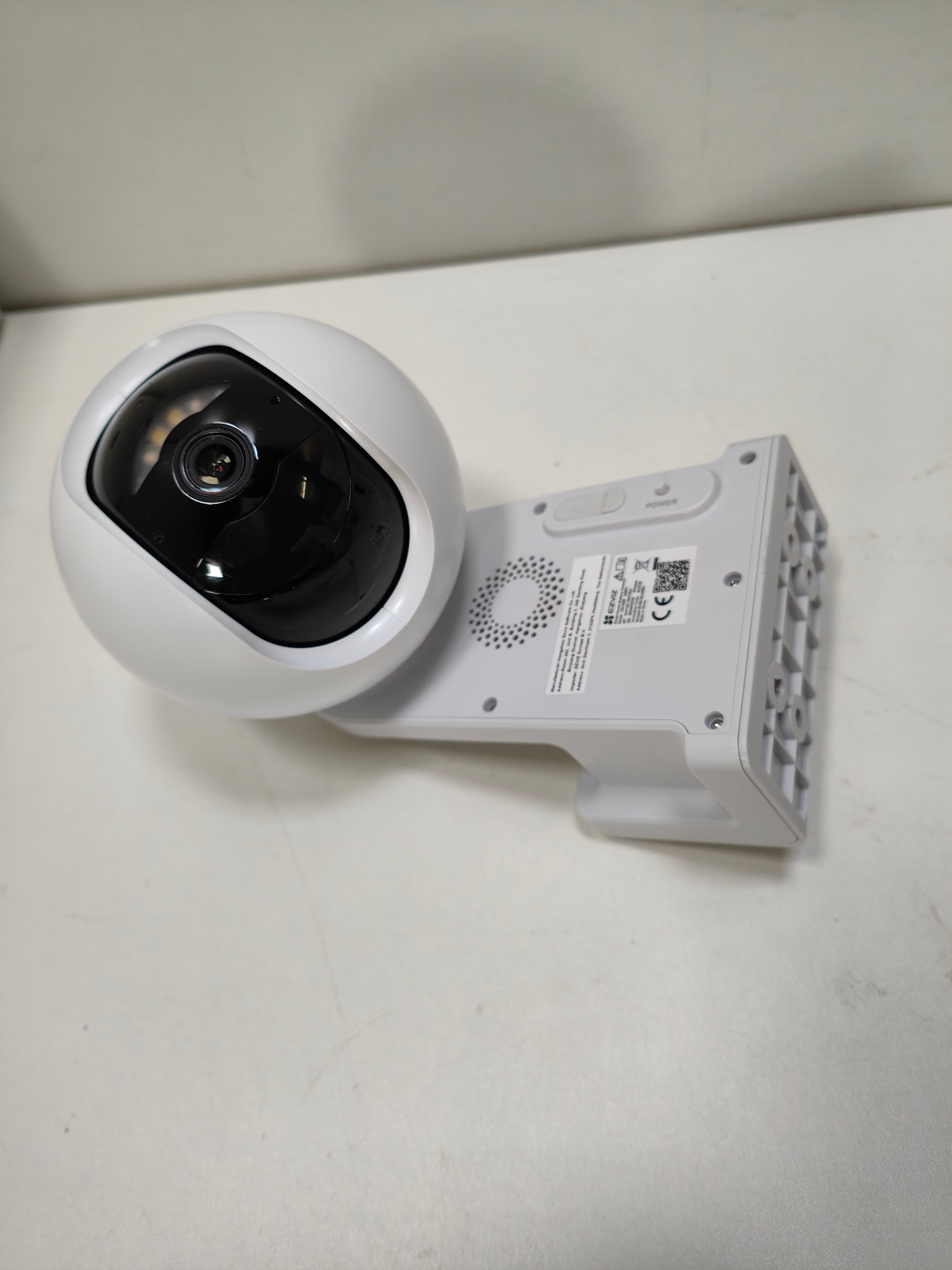Ezviz HB8 - Caméra IP à batterie panoramique et inclinable pour une utilisation en extérieur