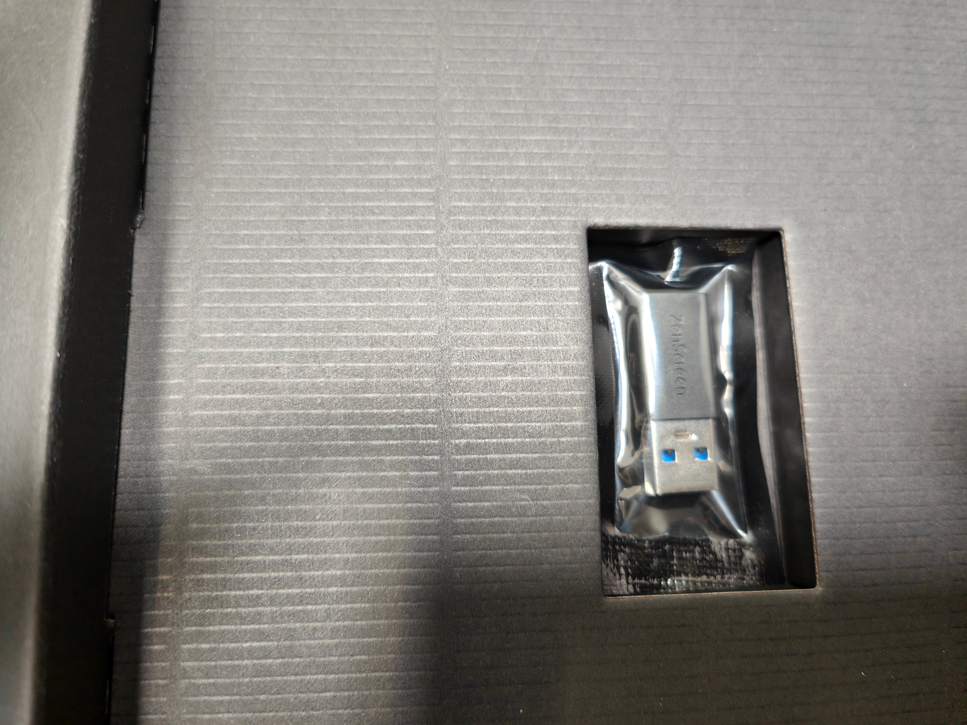 Asus ZenScreen OLED MQ16AH