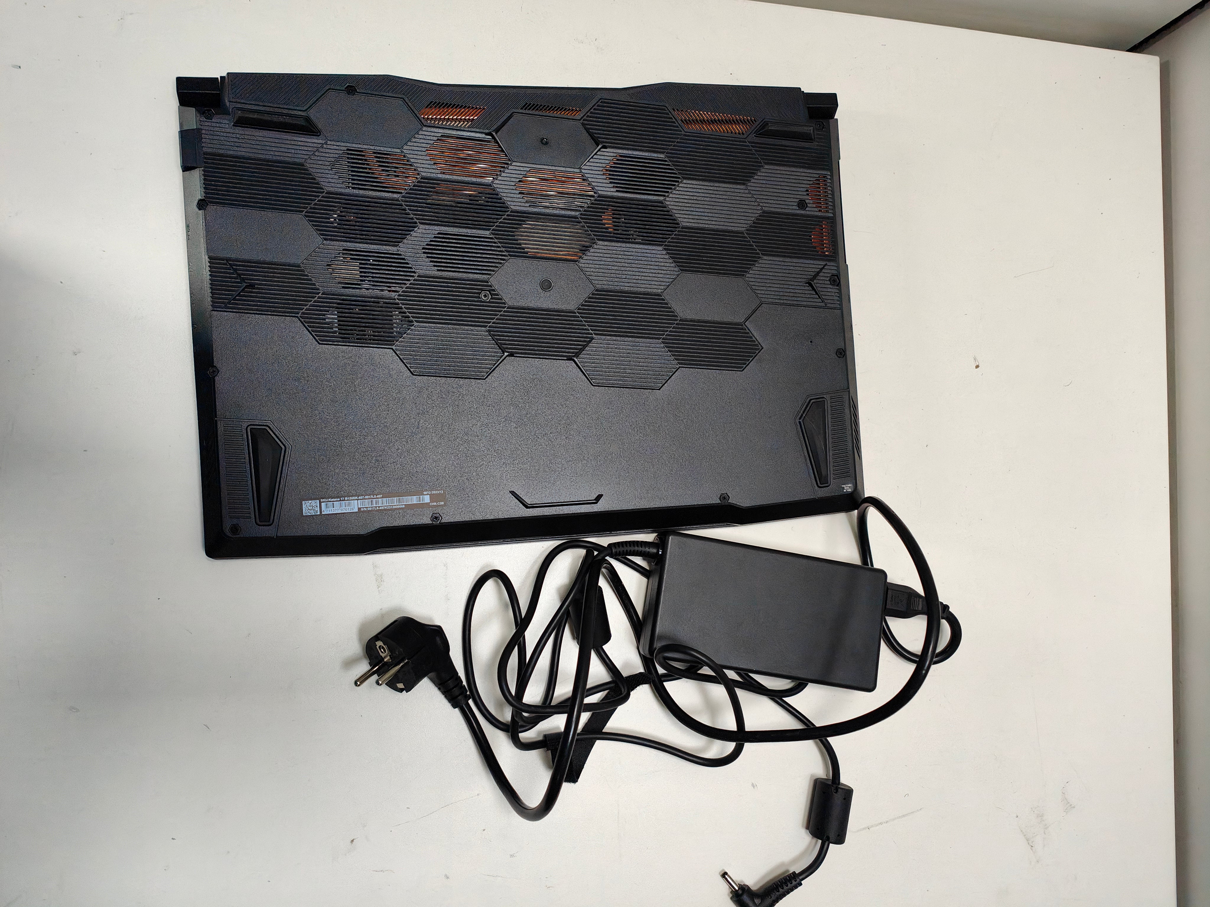 MSI Katana 17 B12VEK-407 QWERTZ (DE)