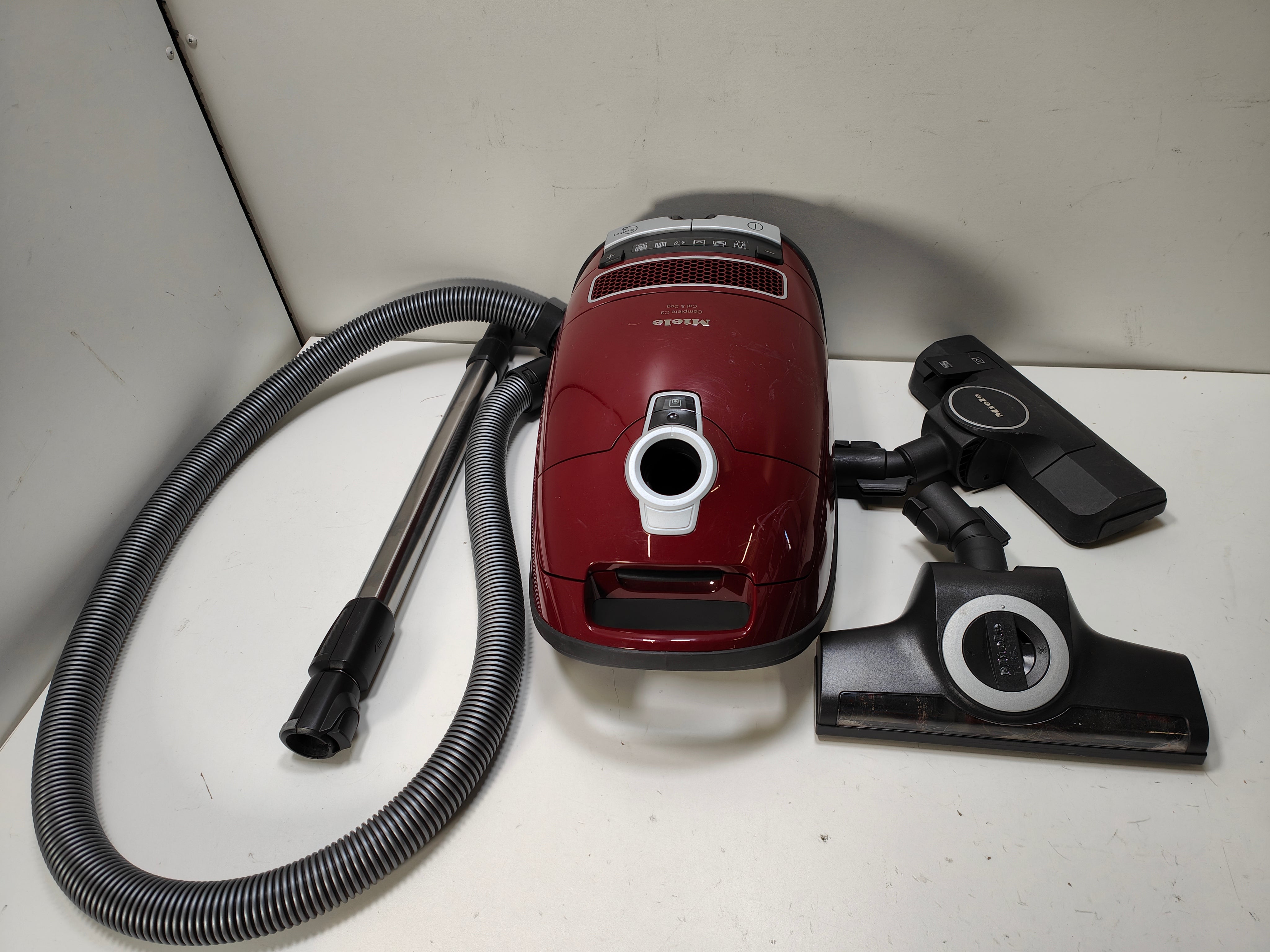 Miele Complete C3 Chat & Chien PowerLine Rouge Mûre