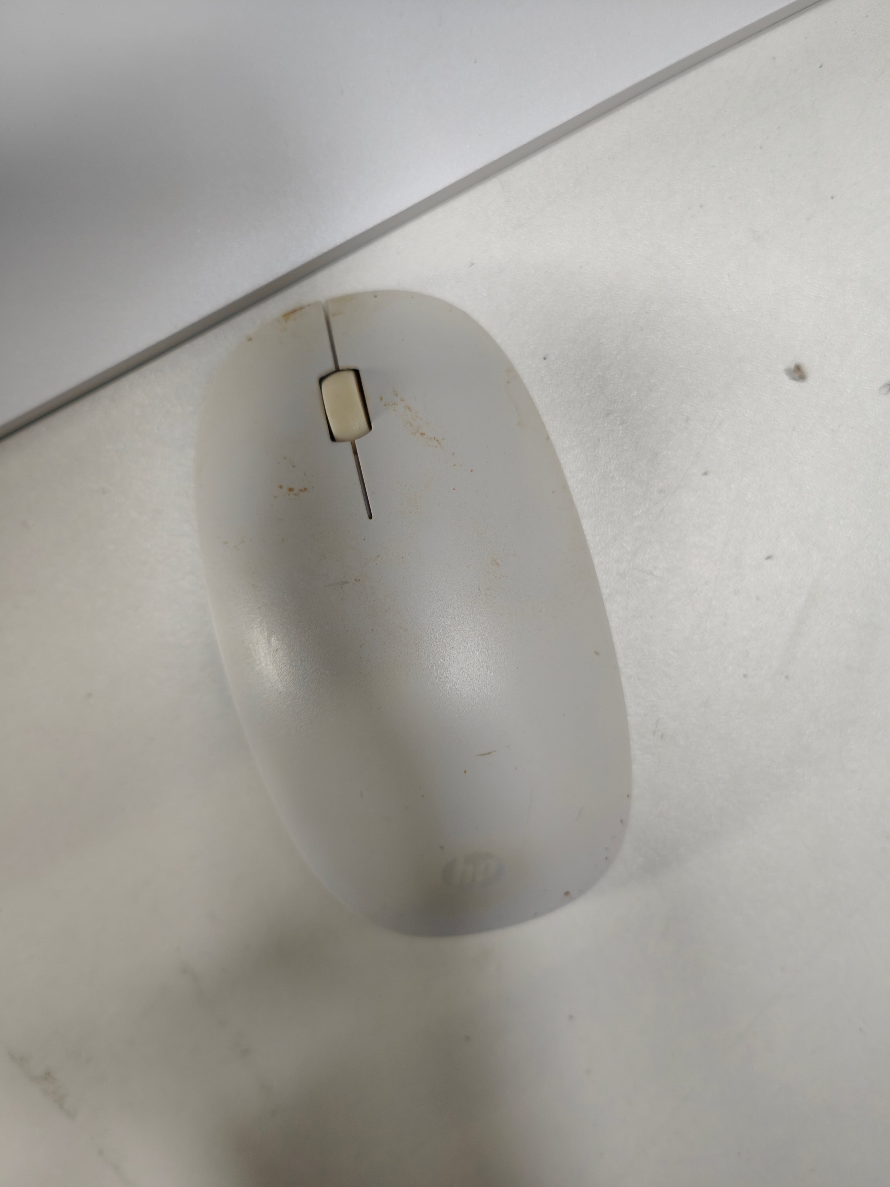 HP Pavilion 27-ca0990nd QWERTY