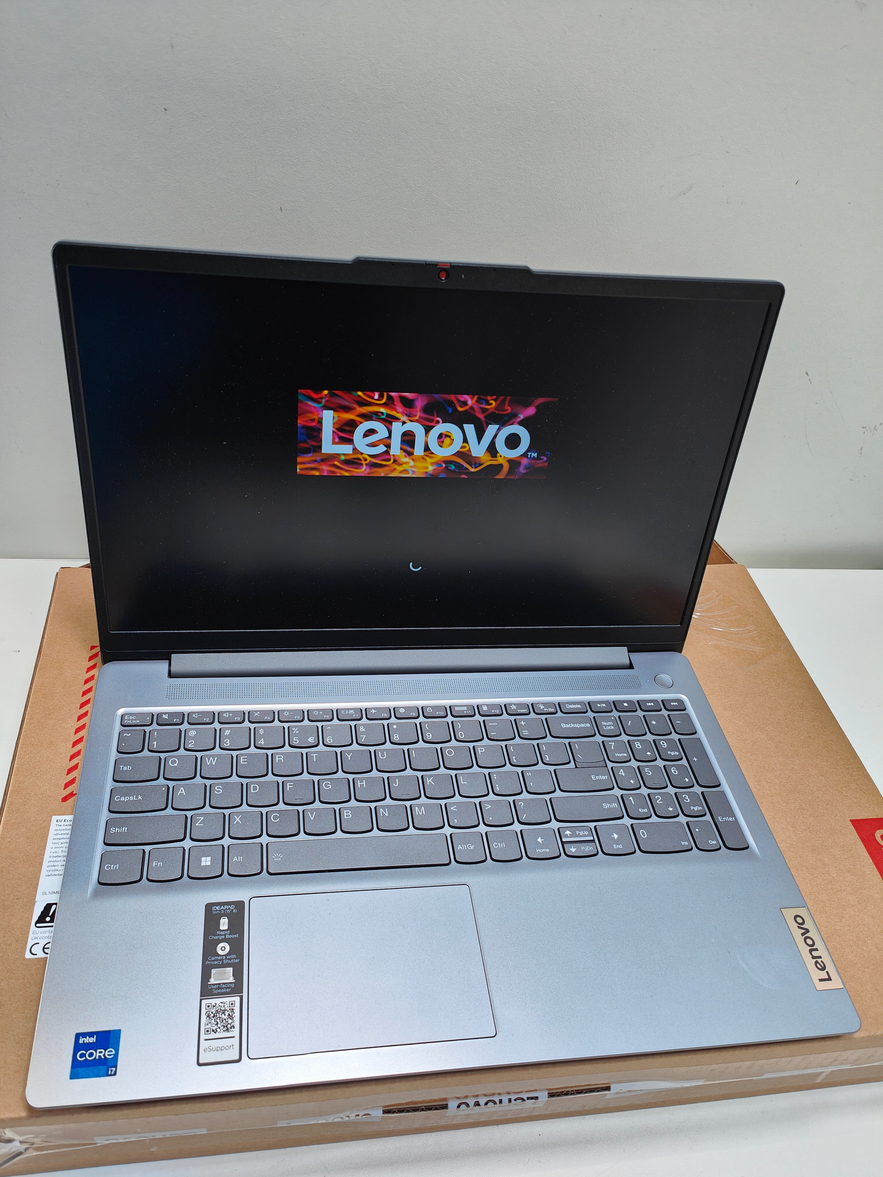 Lenovo IdeaPad Slim 3 15IRH8 83EM00CHMH QWERTY