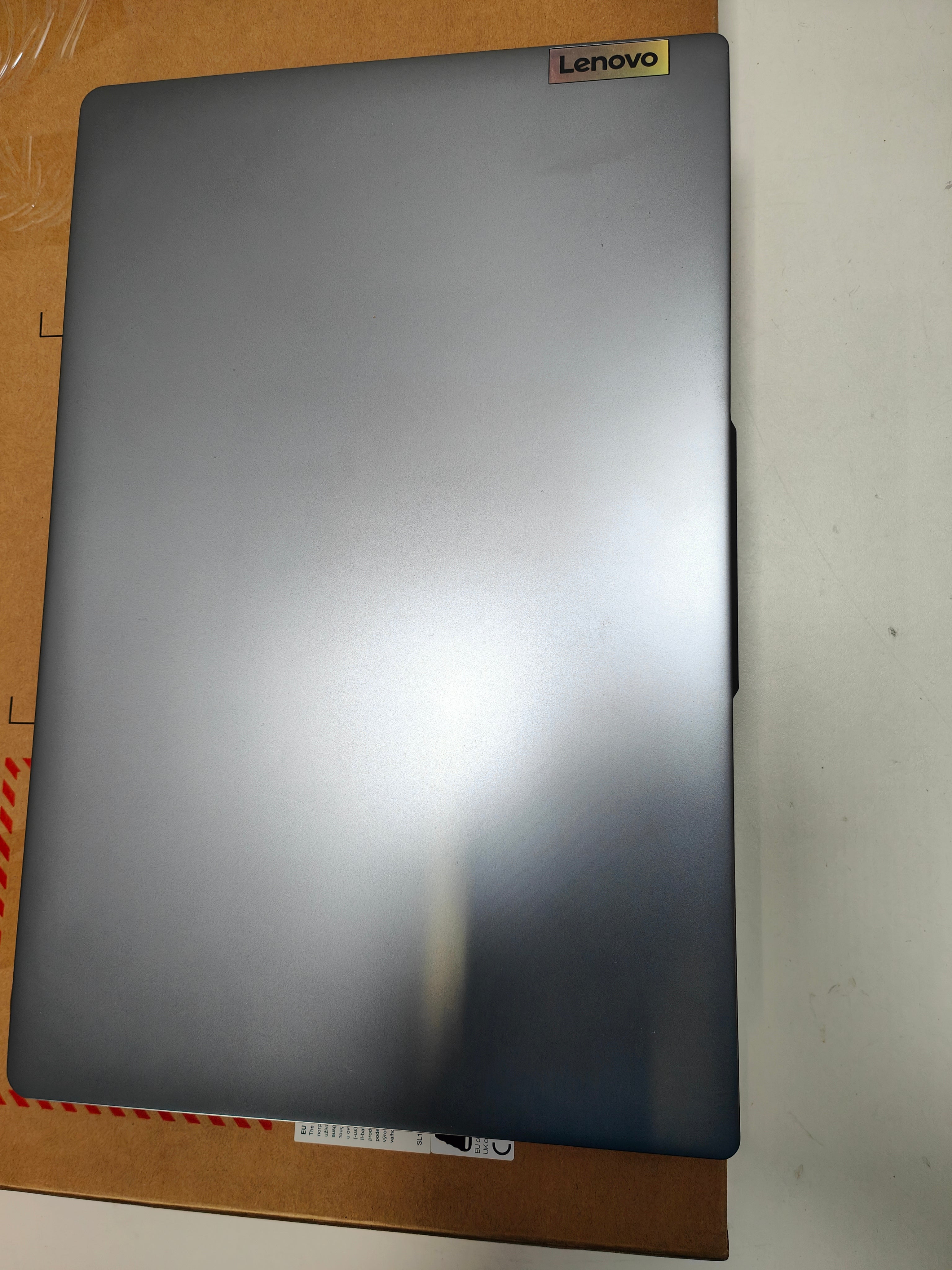 Lenovo IdeaPad Slim 3 15IRH8 83EM00CHMH QWERTY