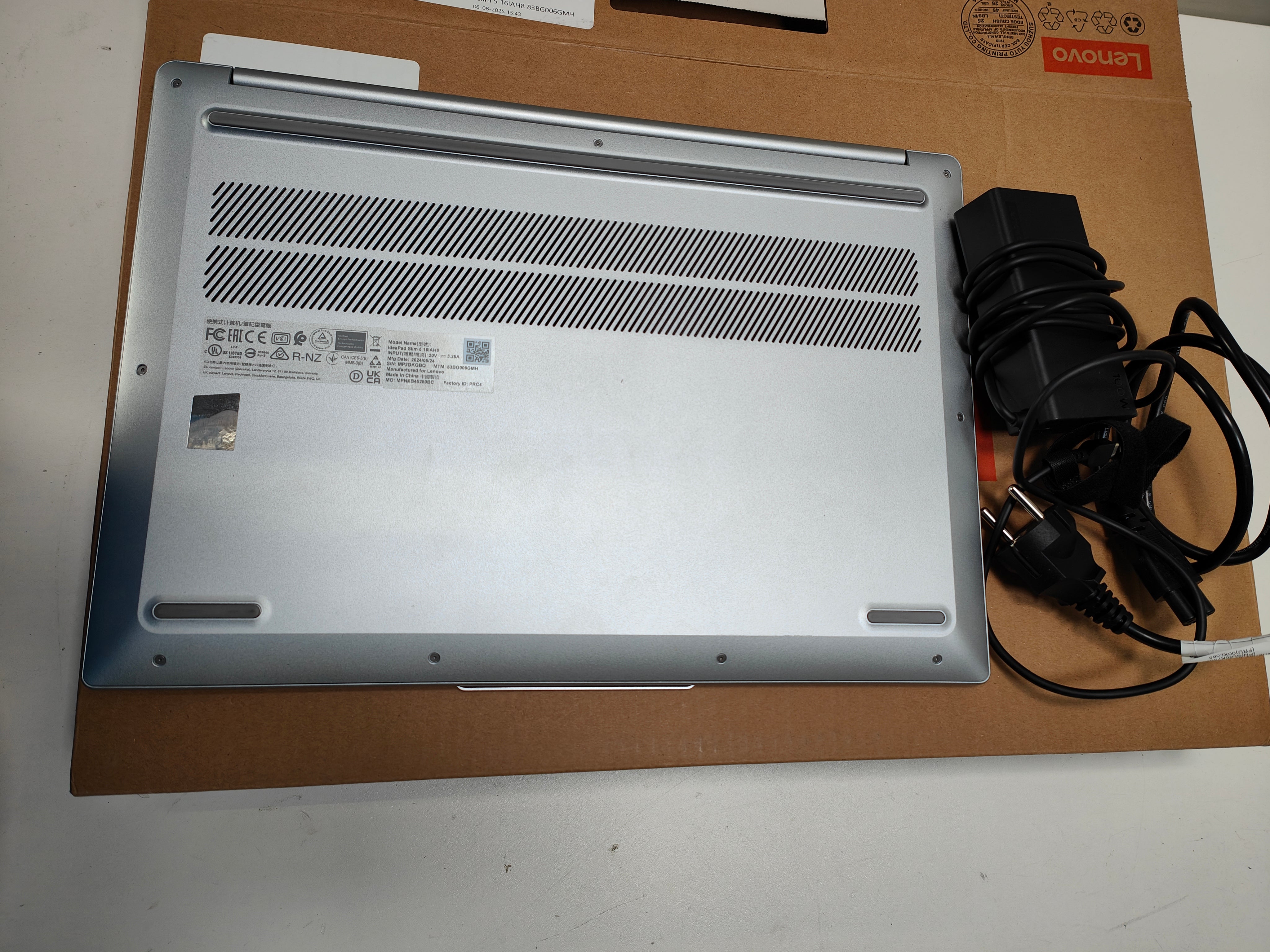 Lenovo IdeaPad Slim 5 16IAH8 83BG006GMH QWERTY