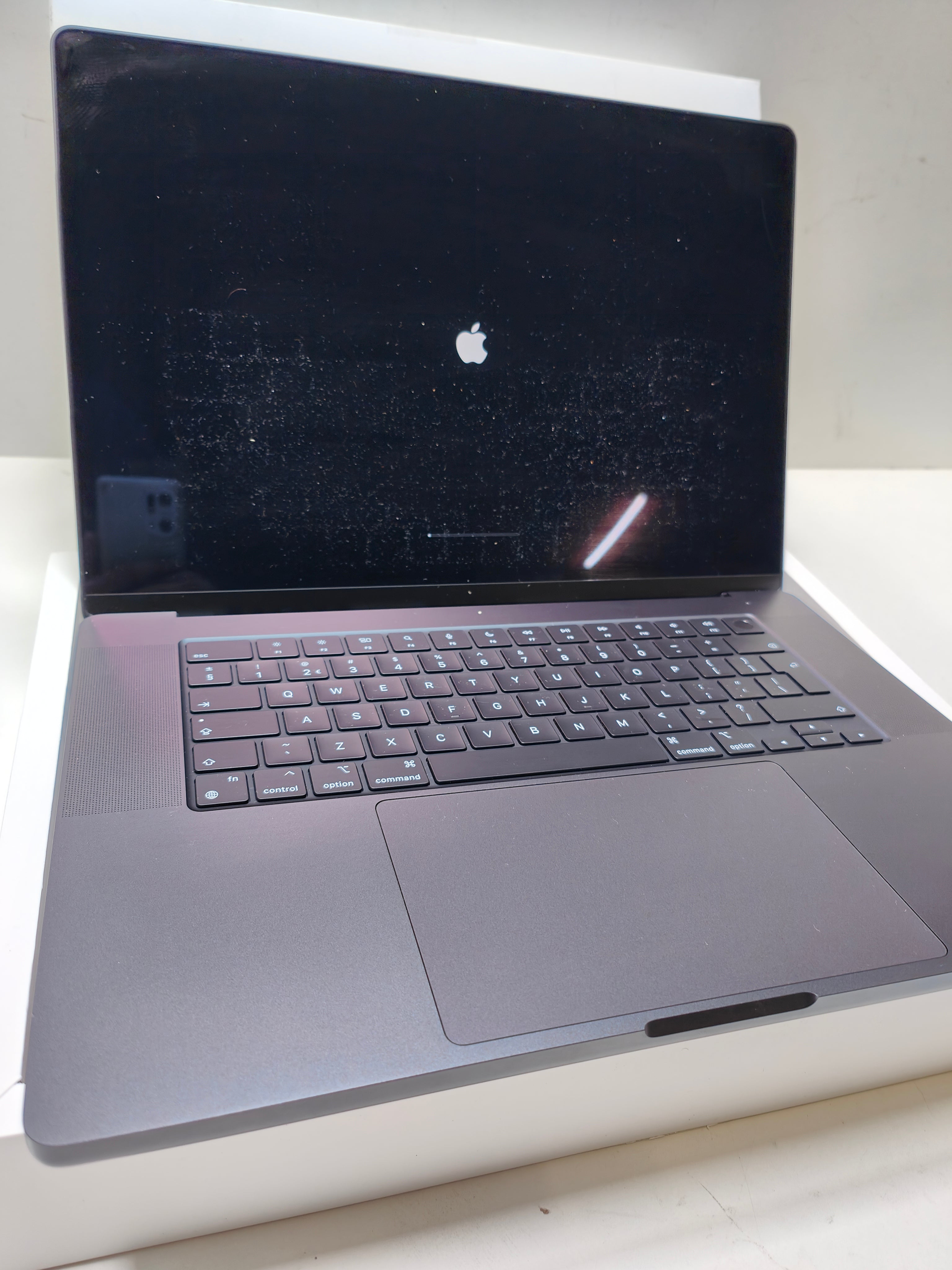 Apple MacBook Pro 16" (2023) M3 Pro (12/18) 18/512 SZ QWERTY