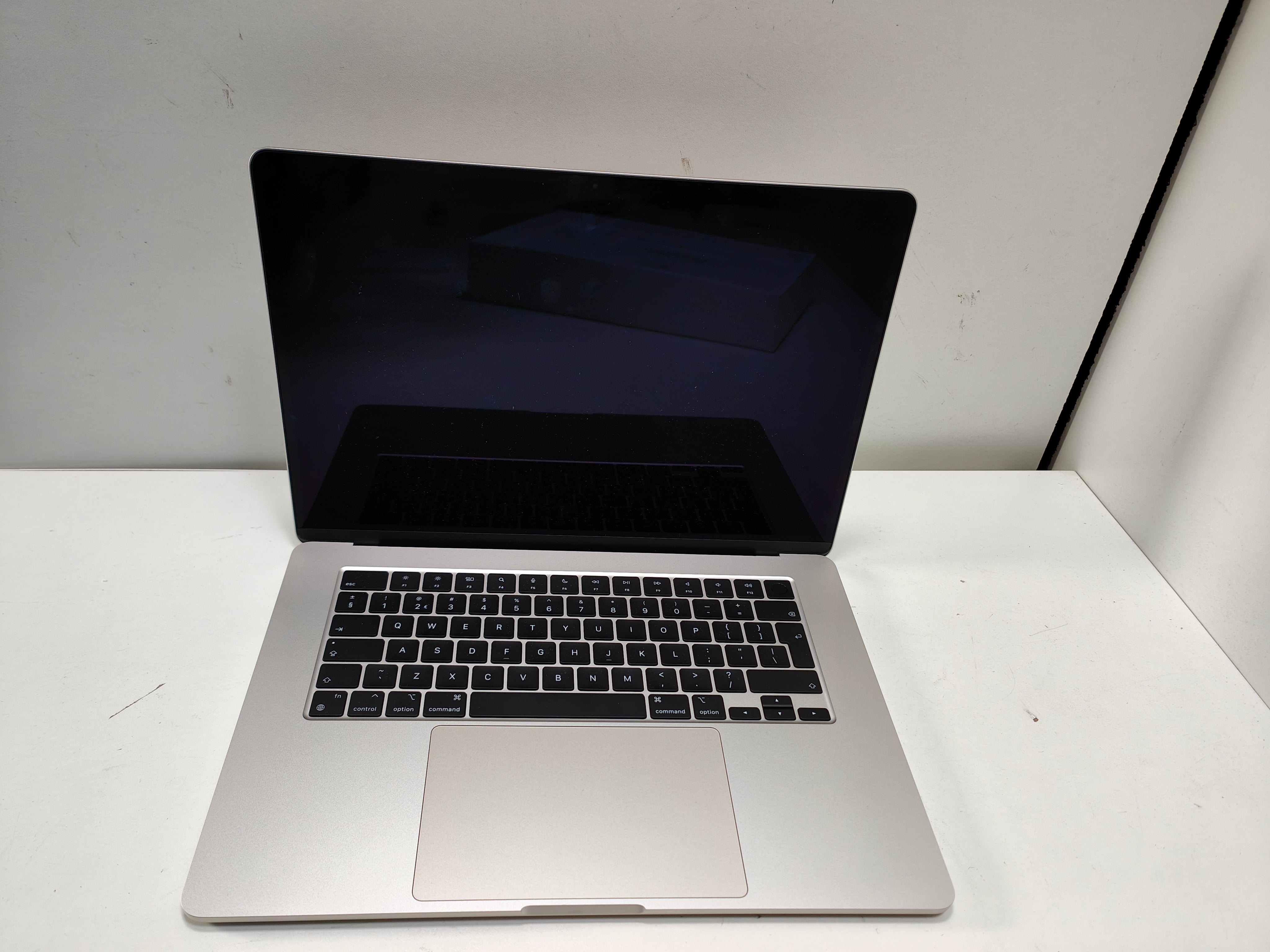 Apple MacBook Air 15" (2024) M3 (8/10) 8 Go/256 Go Starlight QWERTY
