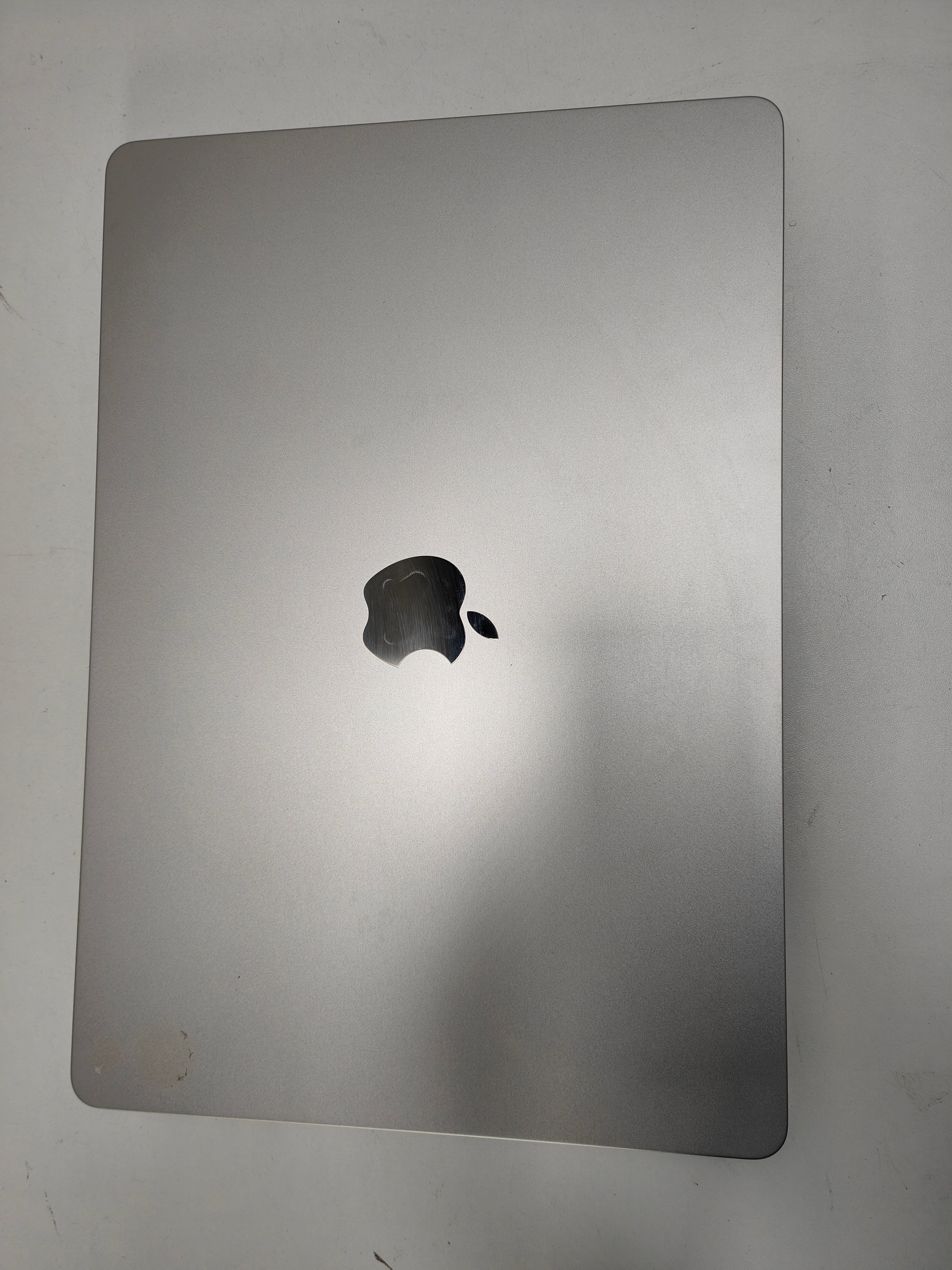 Apple MacBook Air 15" (2024) M3 (8/10) 8 Go/256 Go Starlight QWERTY