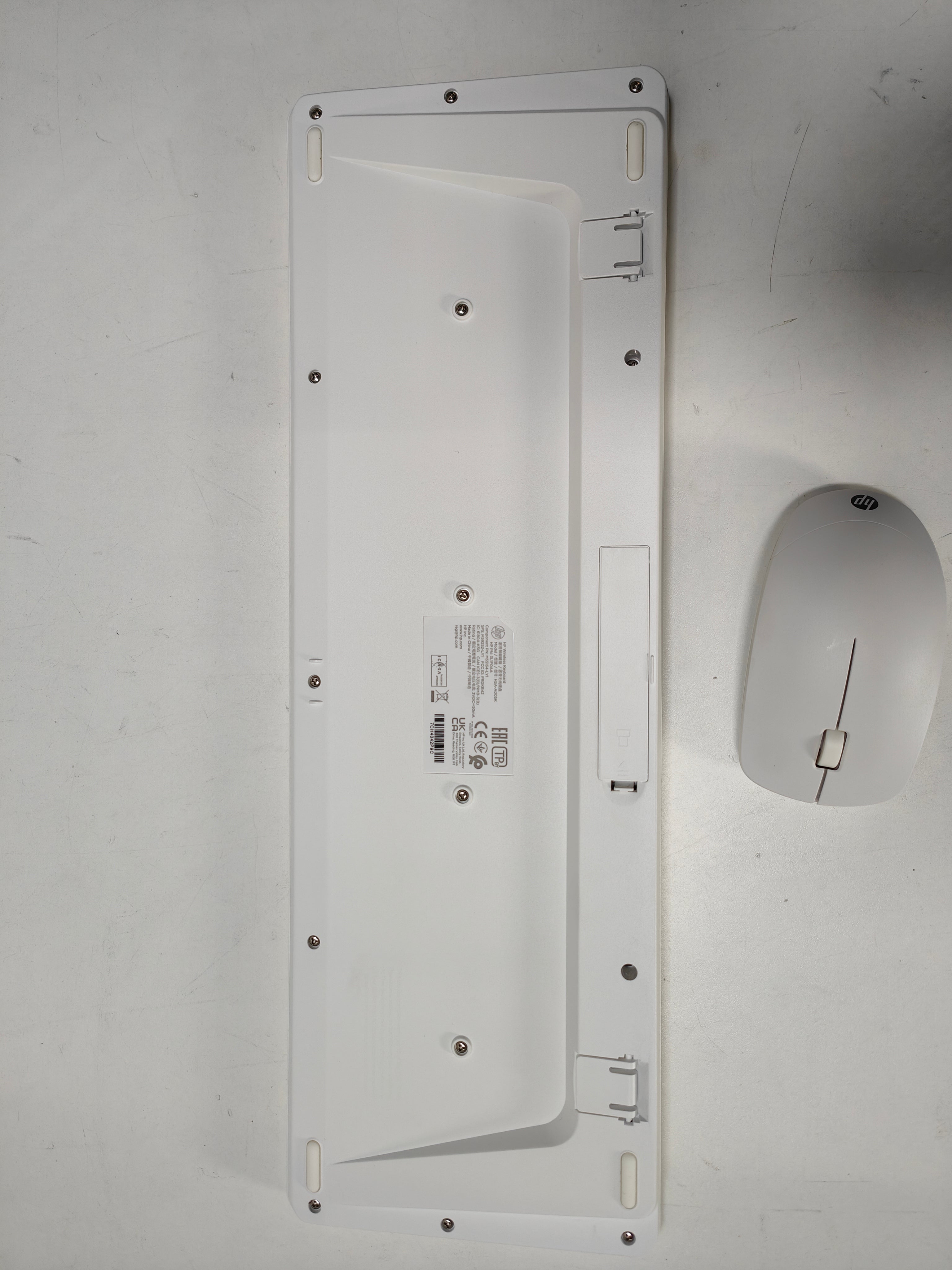 HP 230 Clavier et Souris Sans Fil Blanc QWERTY