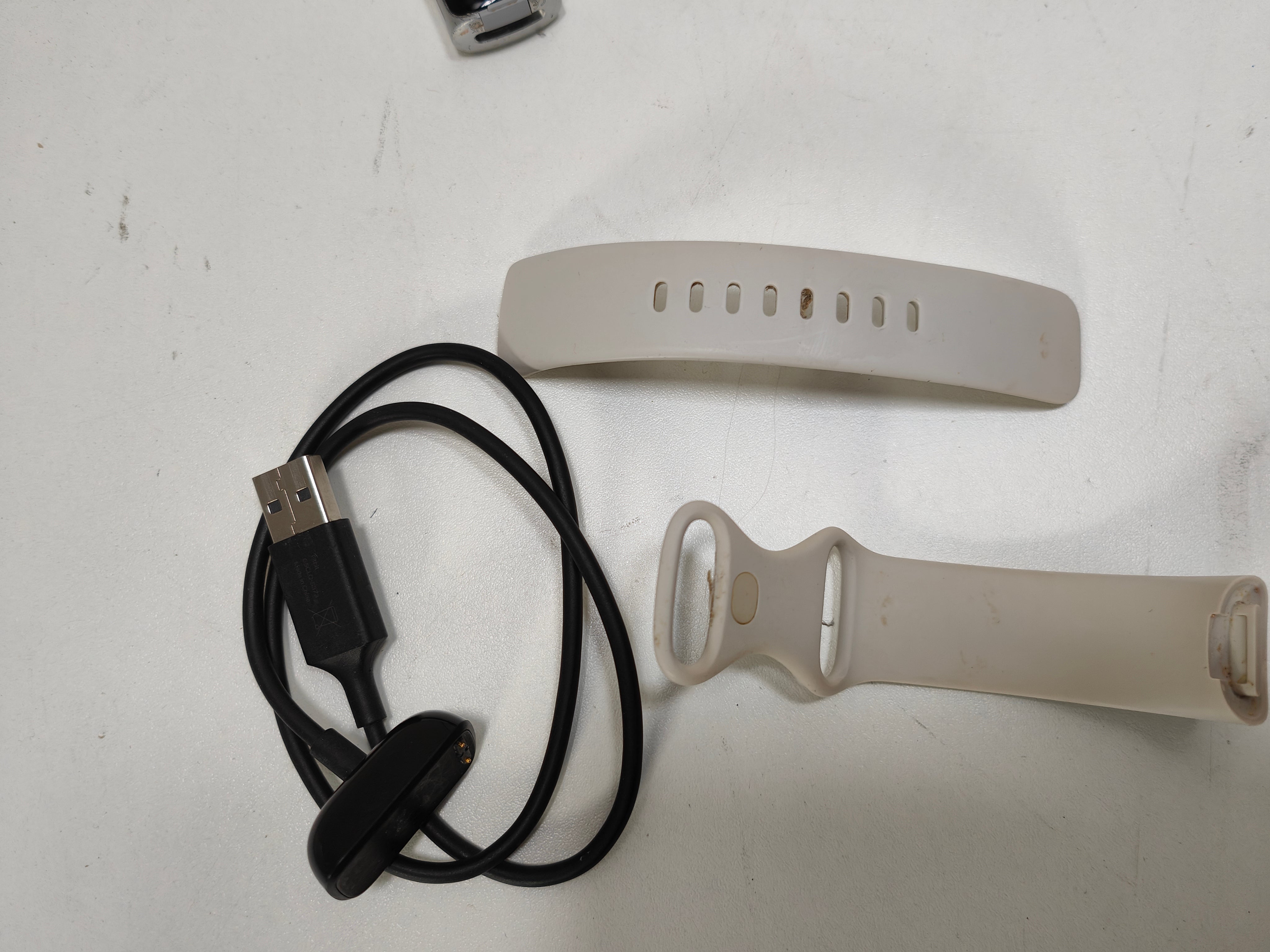 Fitbit Charge 6 - Porzellan/Silber