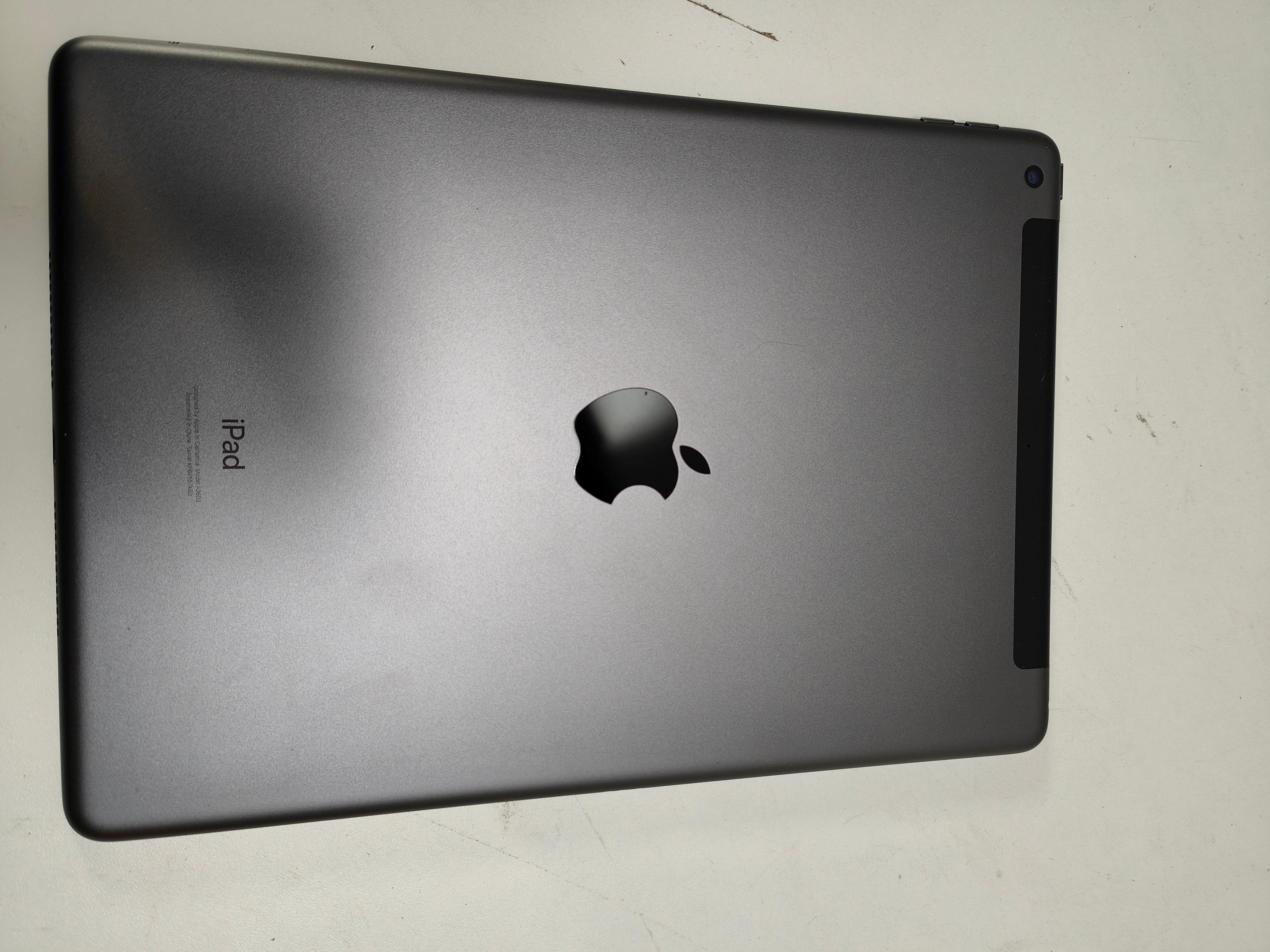 Generalüberholtes iPad 9 64GB WIFI+LTE 10,2" Space Grau