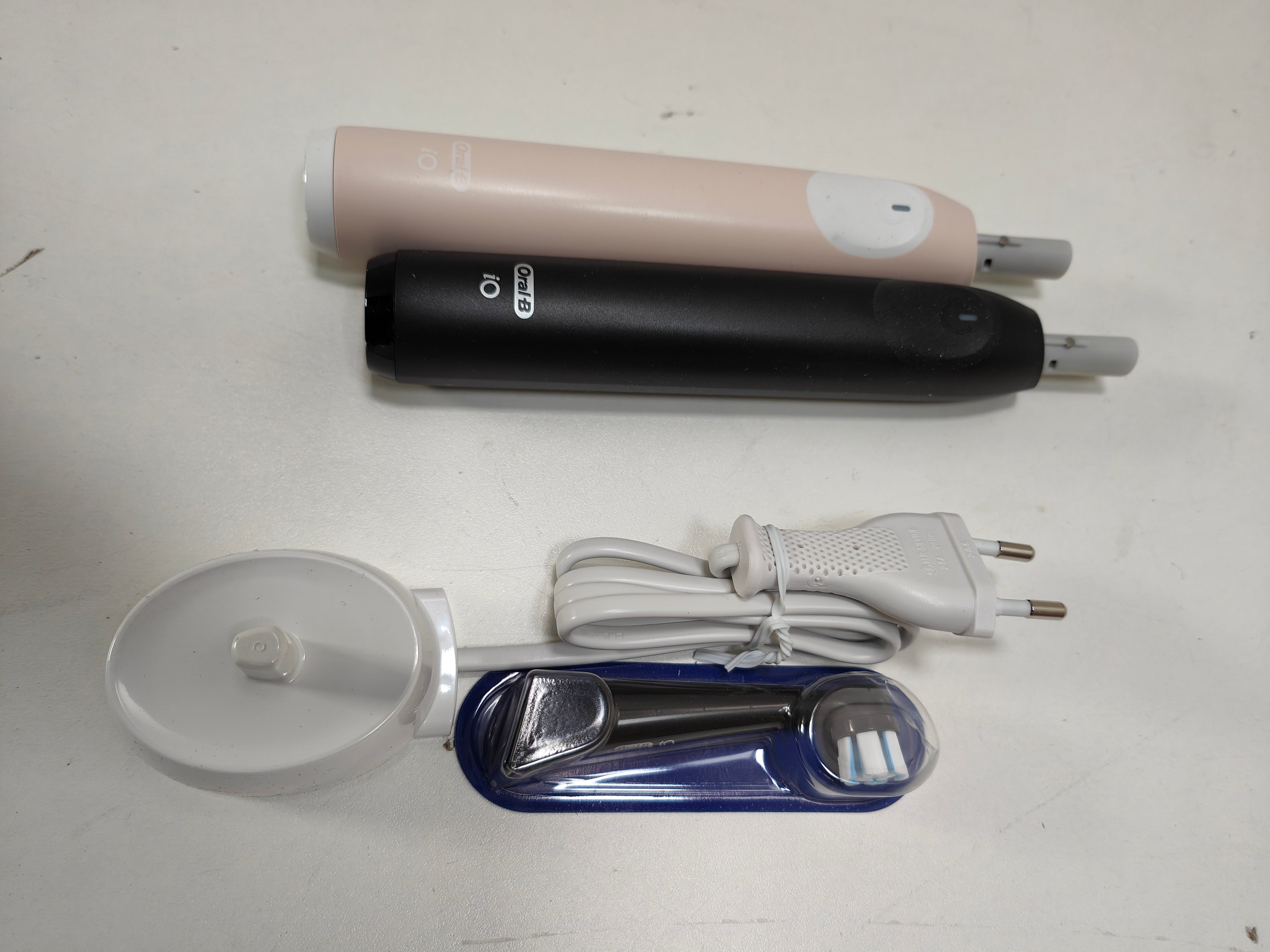 Oral-B iO 2 Schwarz und Rosa Duo Pack