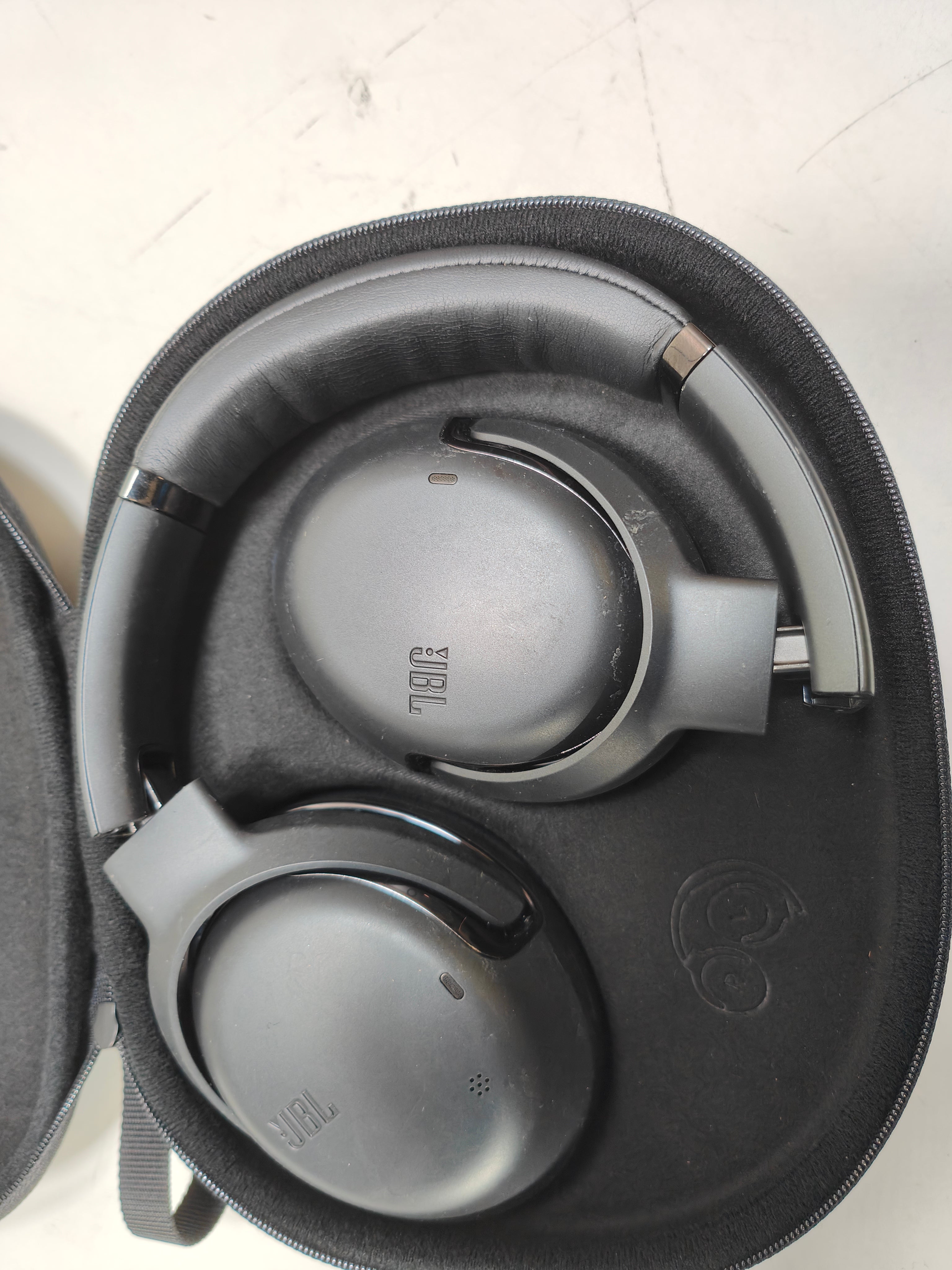 JBL TOUR ONE M2 Zwart