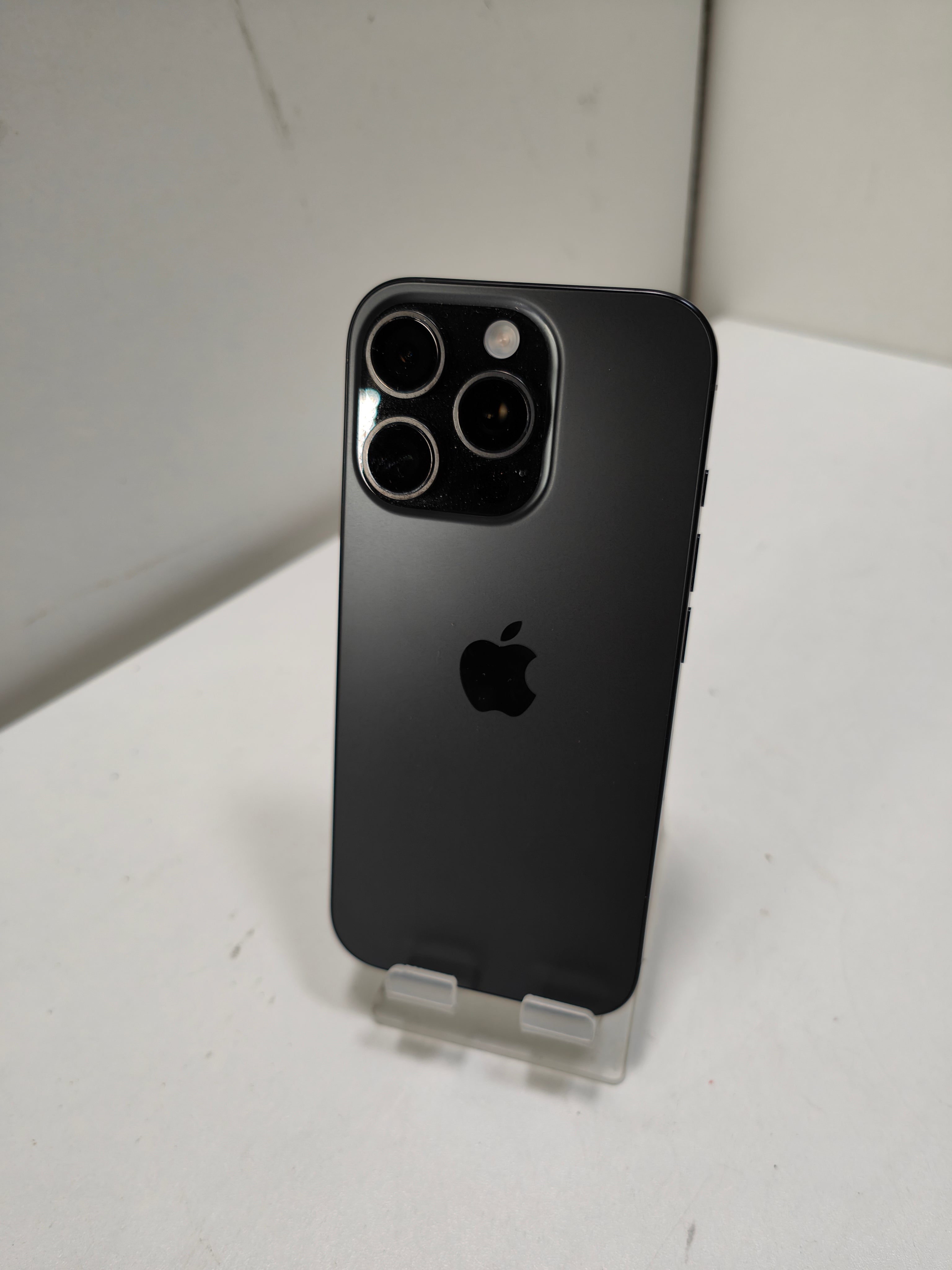 Apple iPhone 16 Pro 128GB Titane Noir