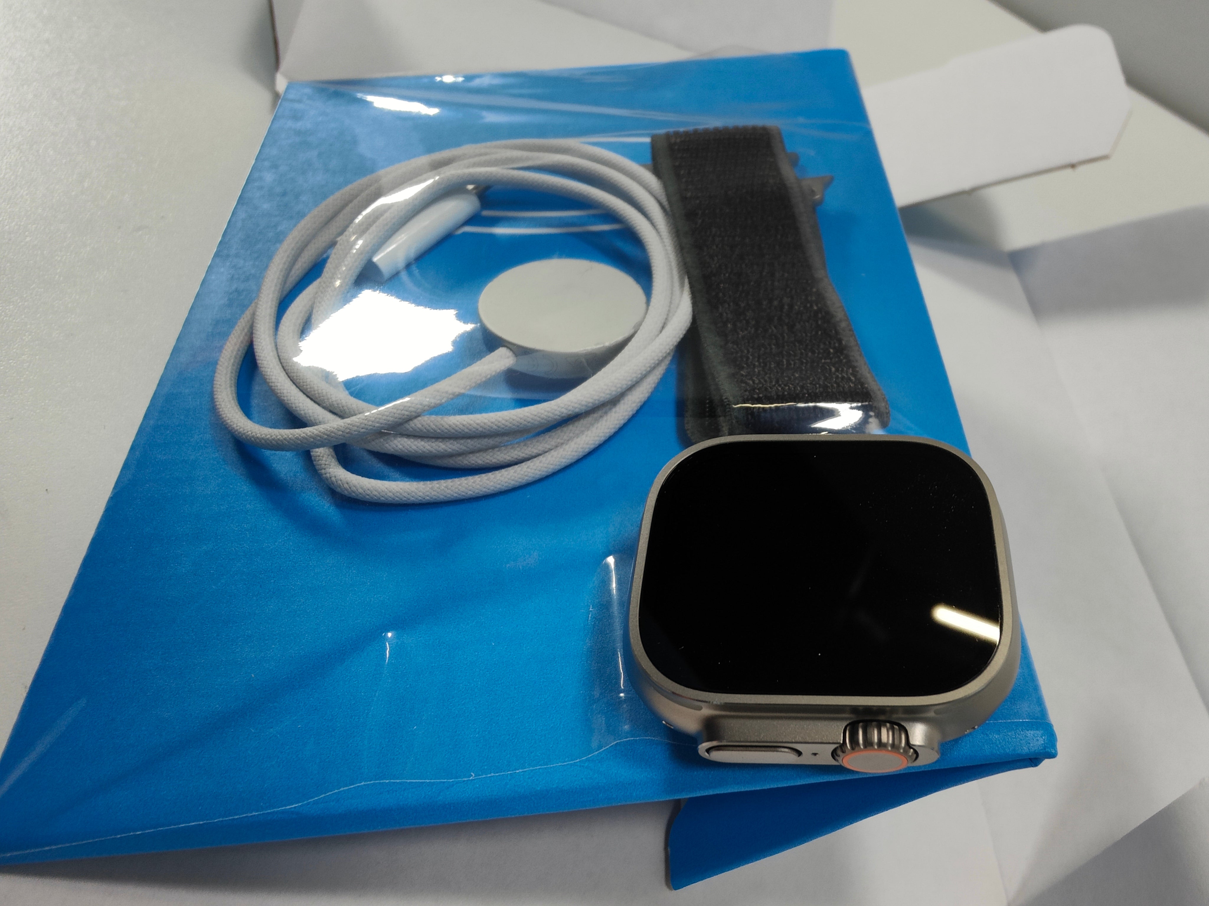 Apple Watch Ultra 2 4G 49mm Zilver Trail Band Zwart/Blauw