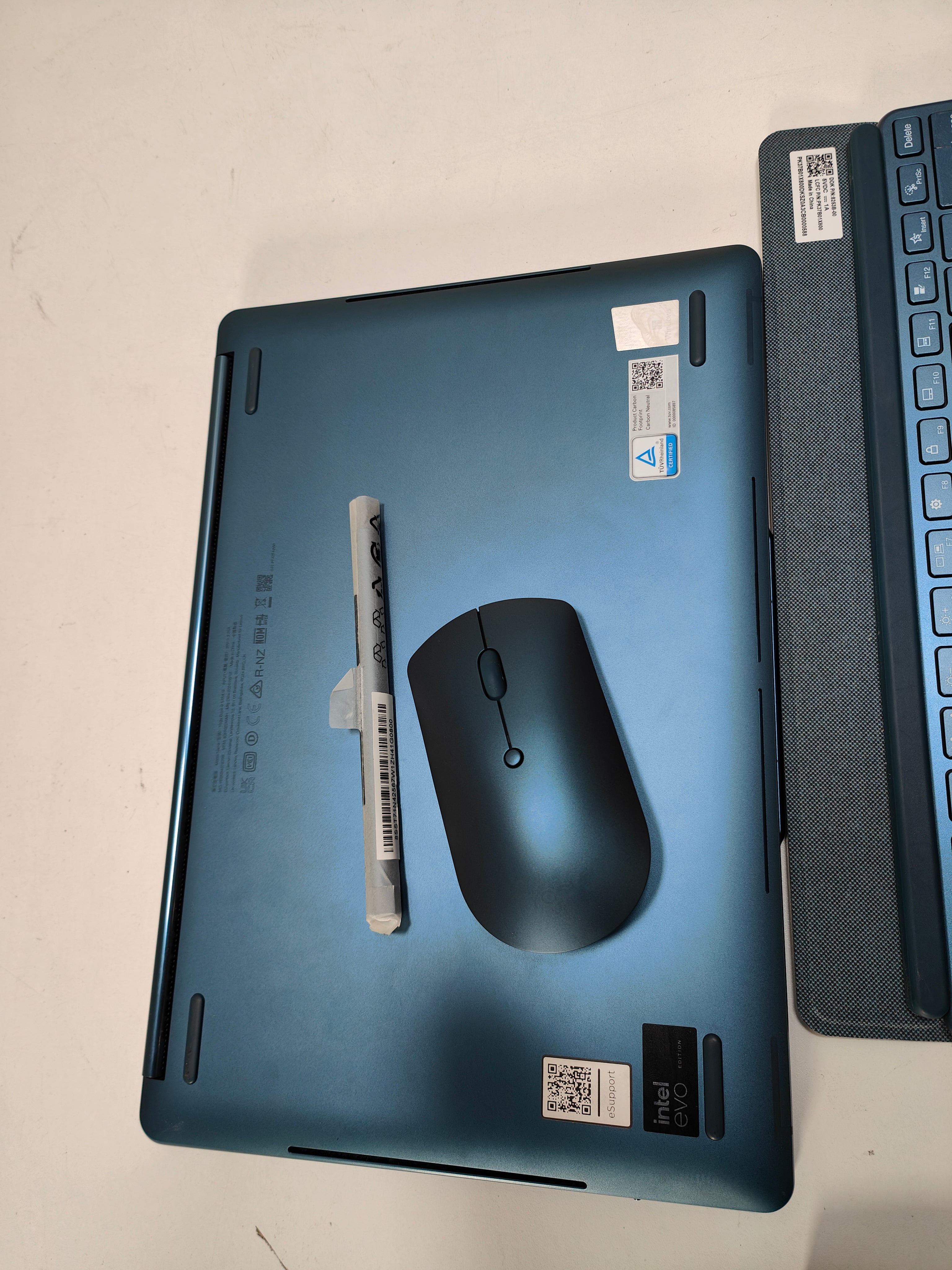 Lenovo Yoga Book 9 83FF002WMH QWERTY