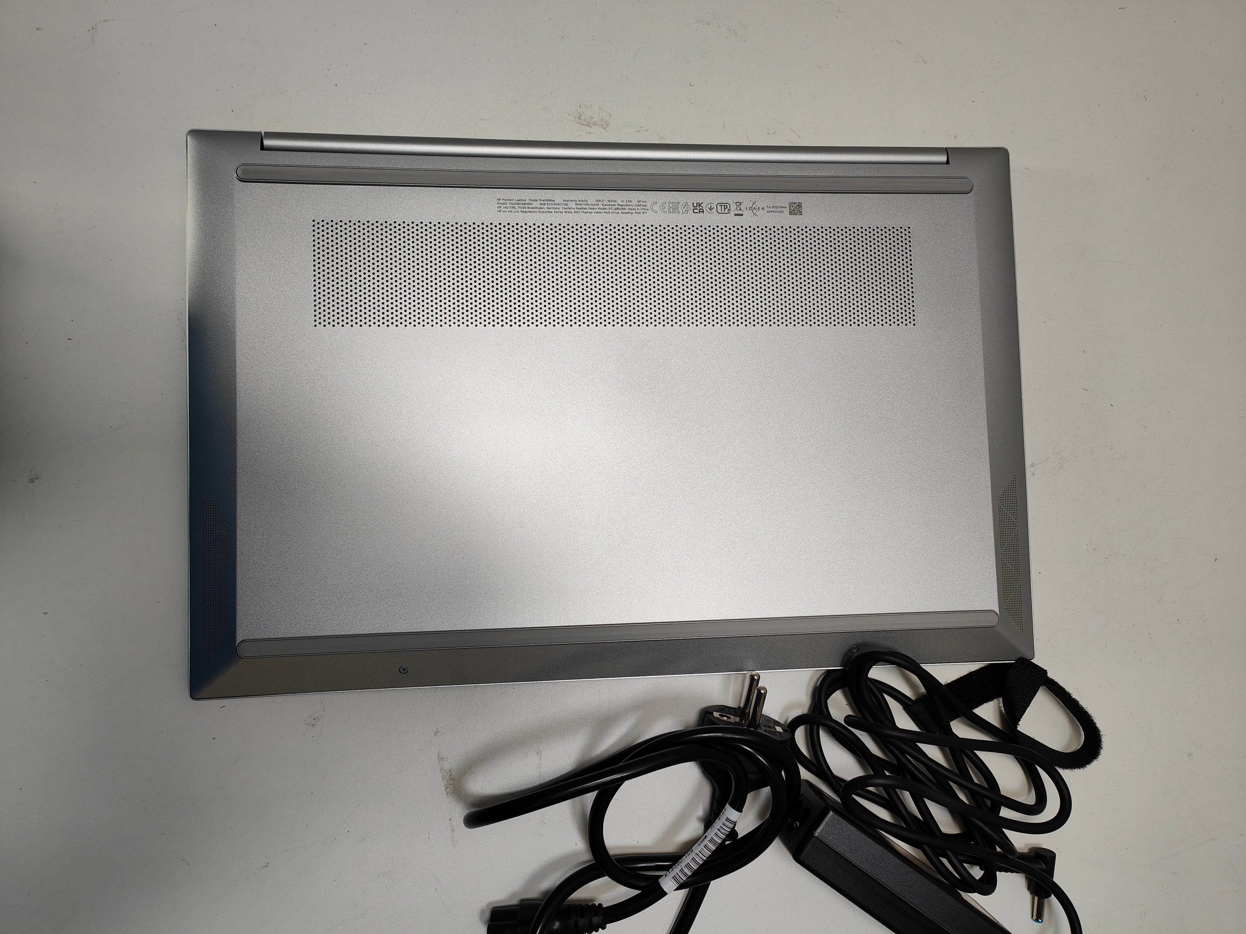 HP Pavilion 15-eh3056ng QWERTZ