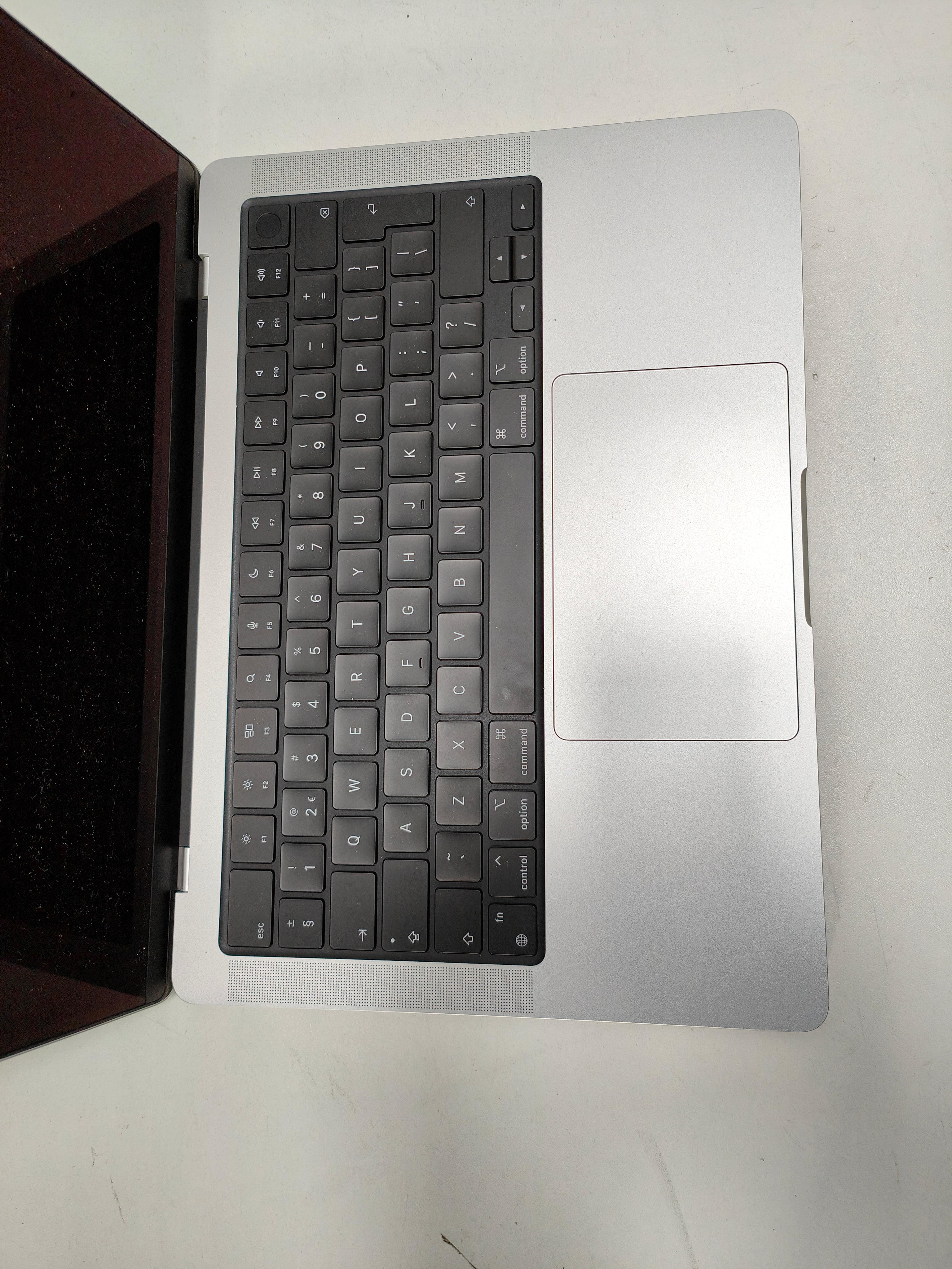 Apple MacBook Pro 14' (2023) M3 (8/10) 8GB/512GB Silber QWERTY