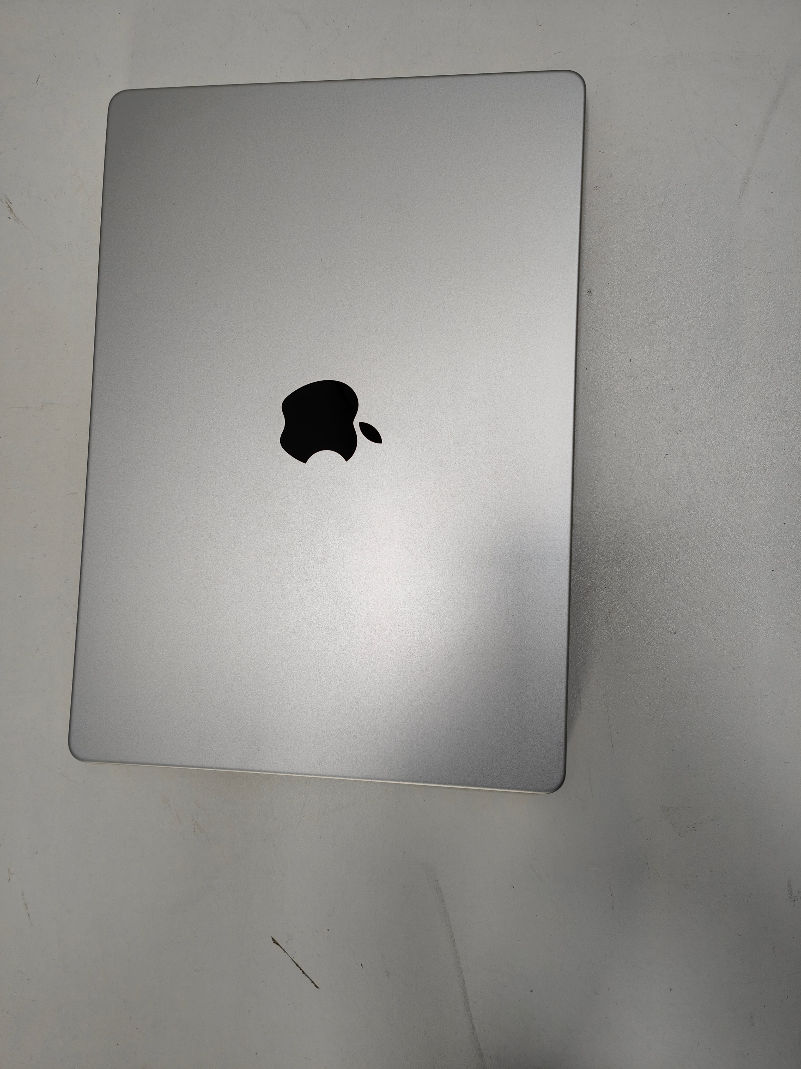 Apple MacBook Pro 14' (2023) M3 (8/10) 8GB/512GB Silber QWERTY