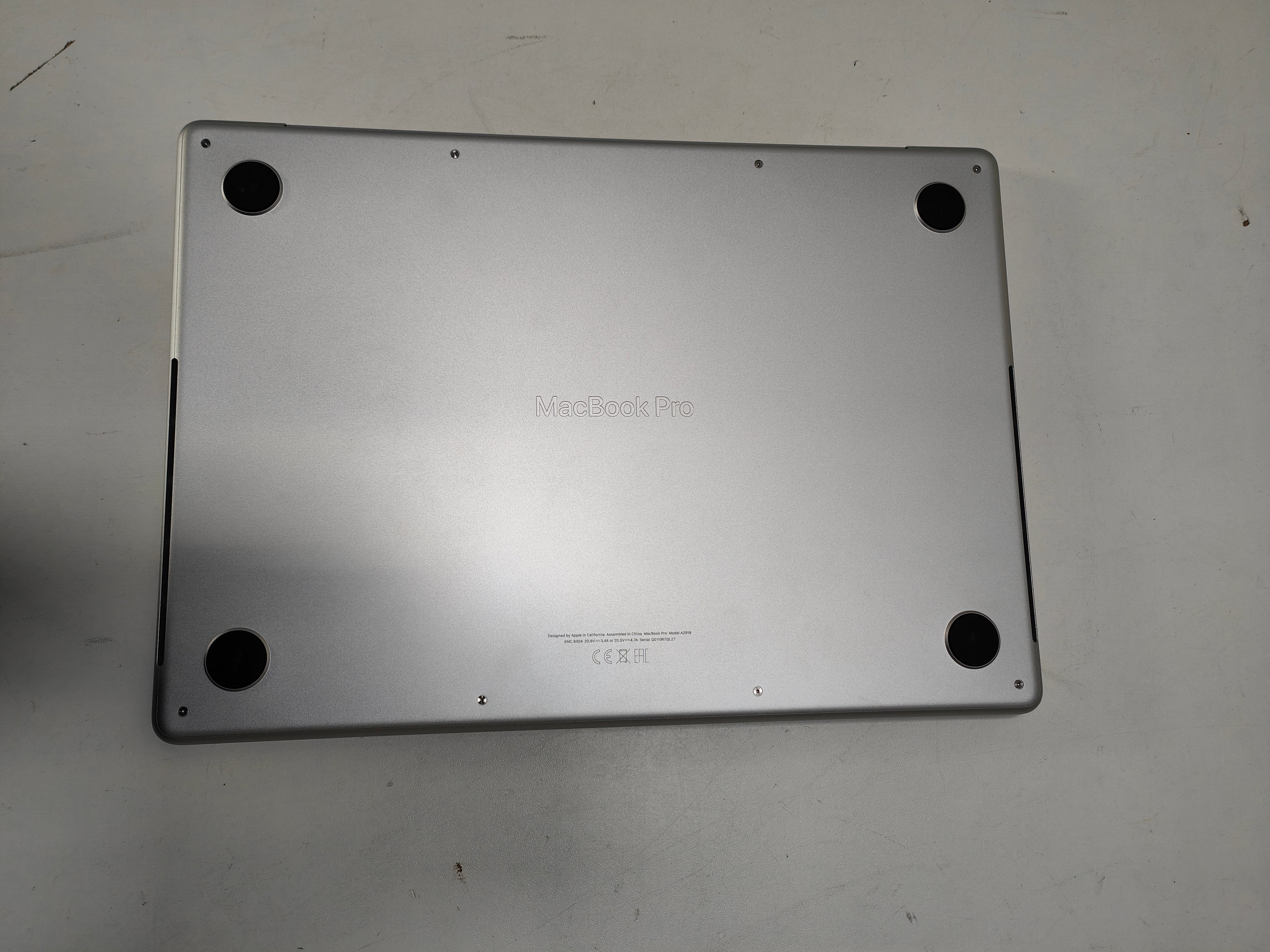 Apple MacBook Pro 14' (2023) M3 (8/10) 8GB/512GB Silber QWERTY