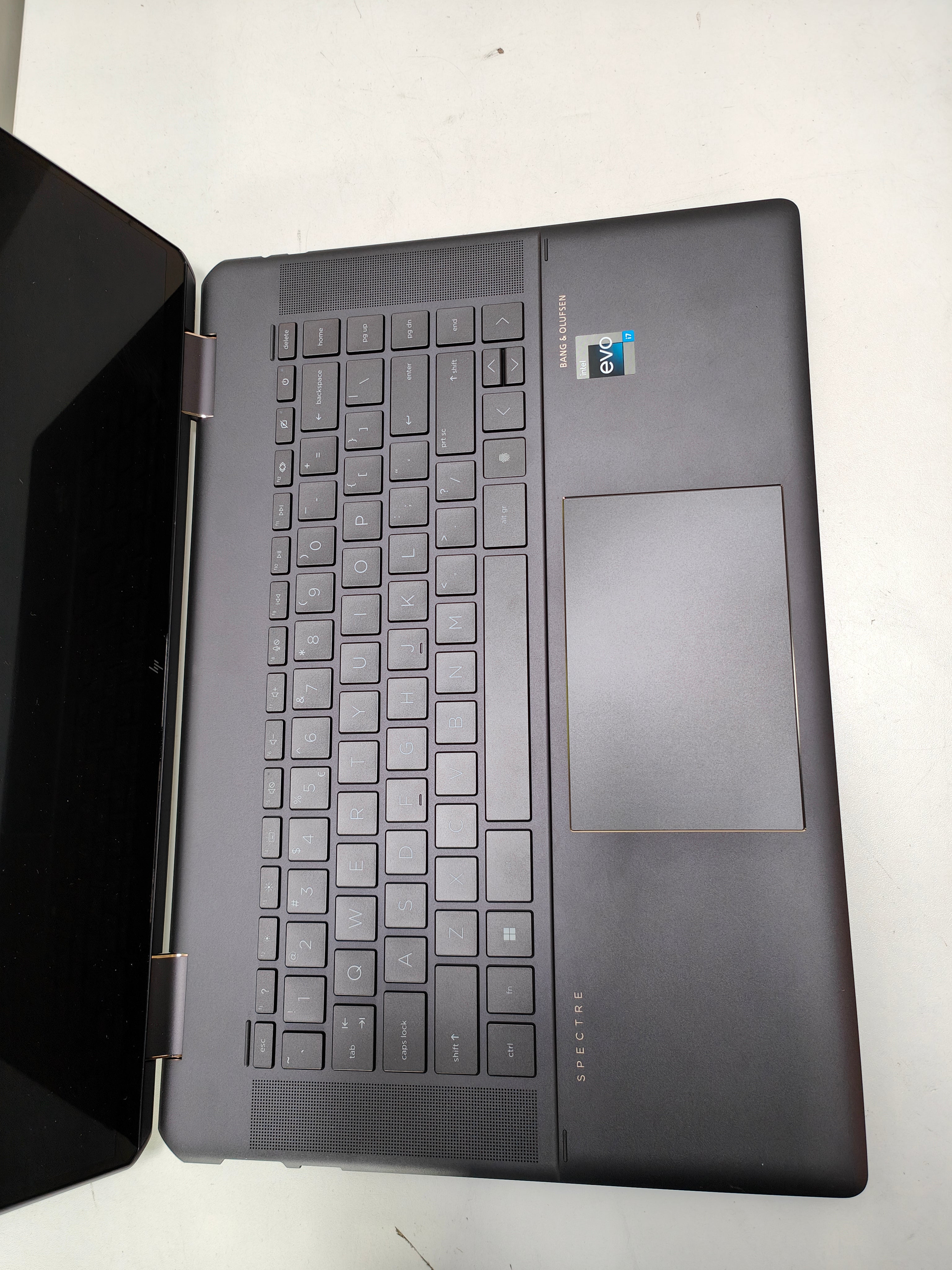 HP Spectre x360 16-f2975nd QWERTY