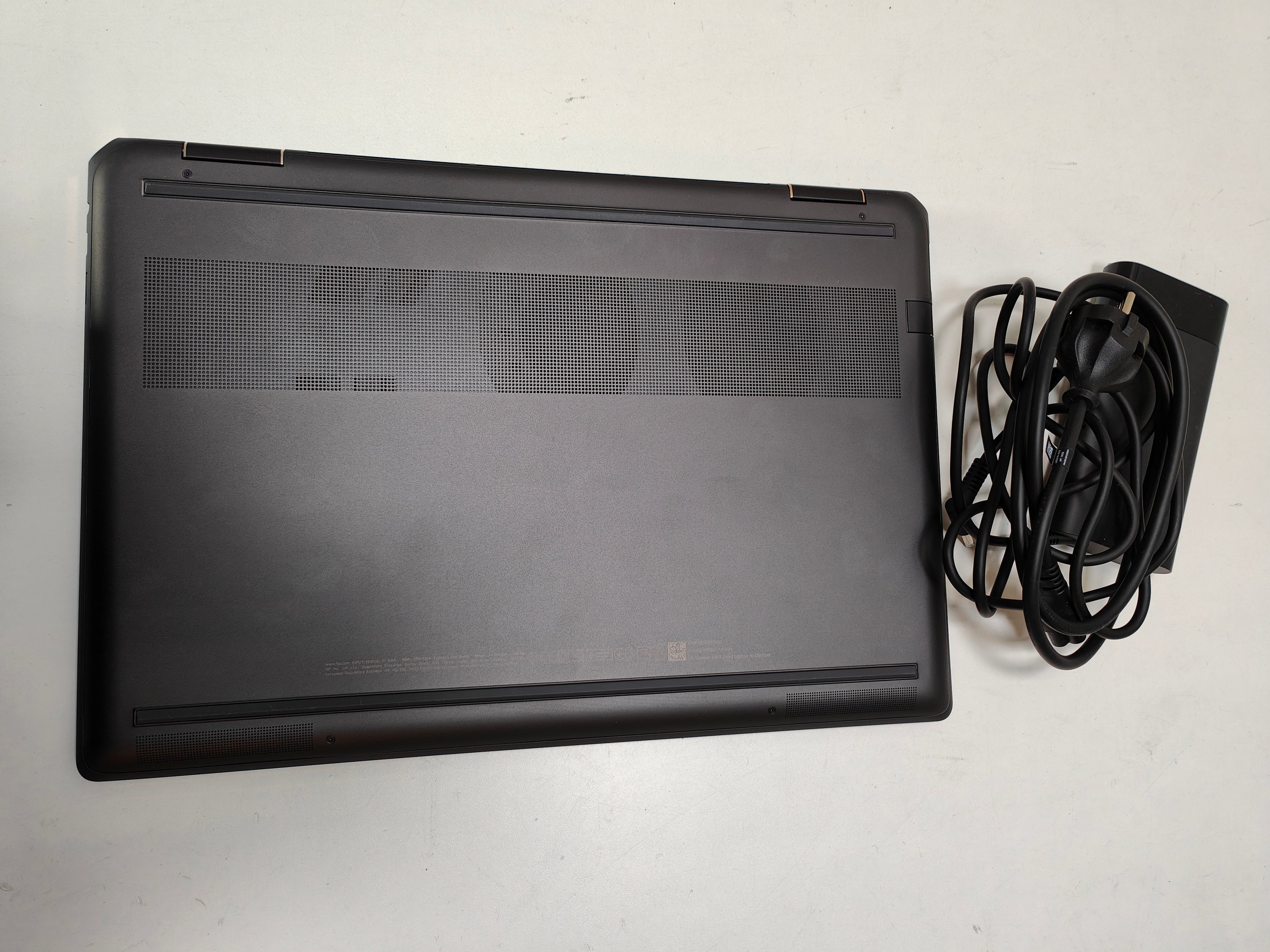 HP Spectre x360 16-f2975nd QWERTY