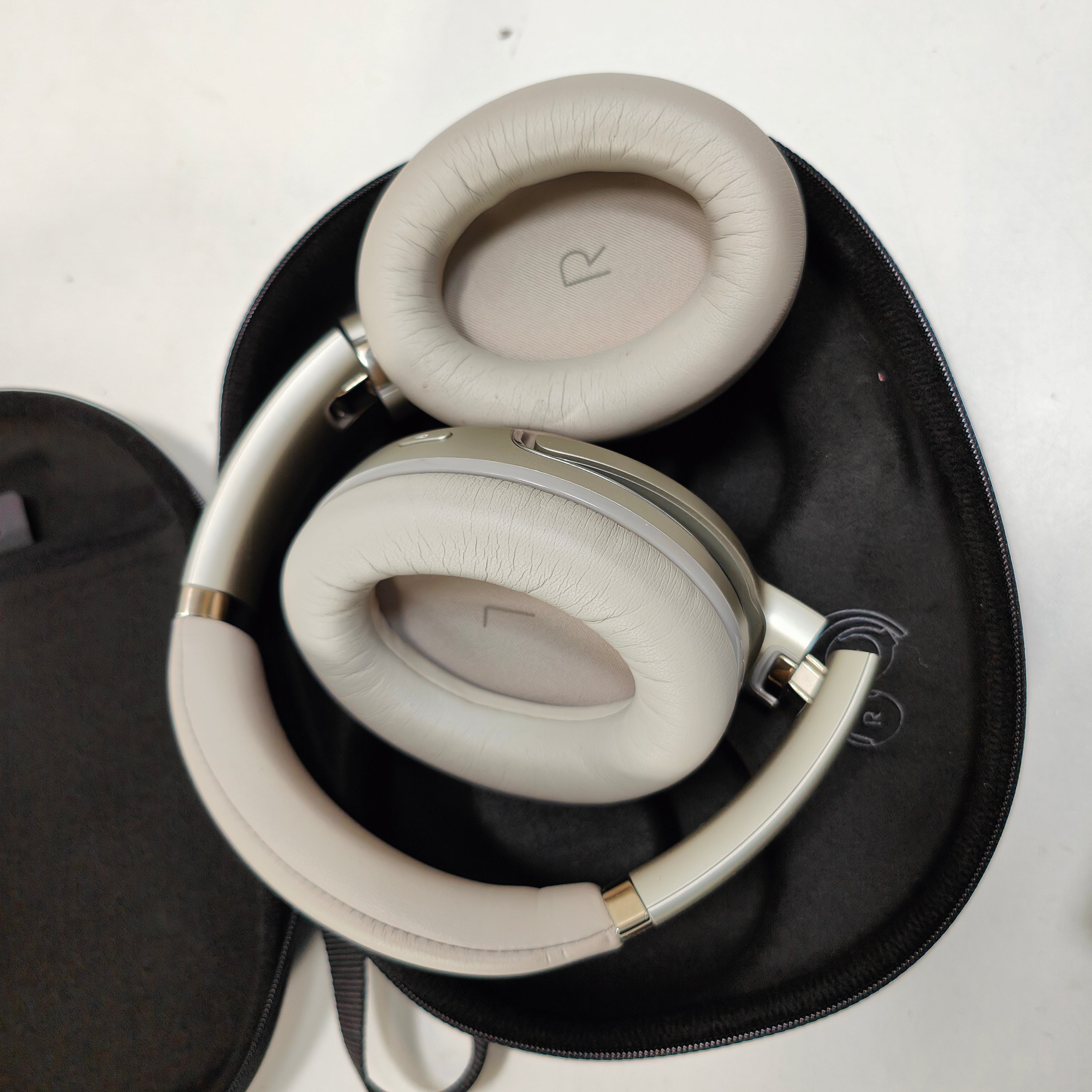 JBL TOUR ONE M2 Champagne