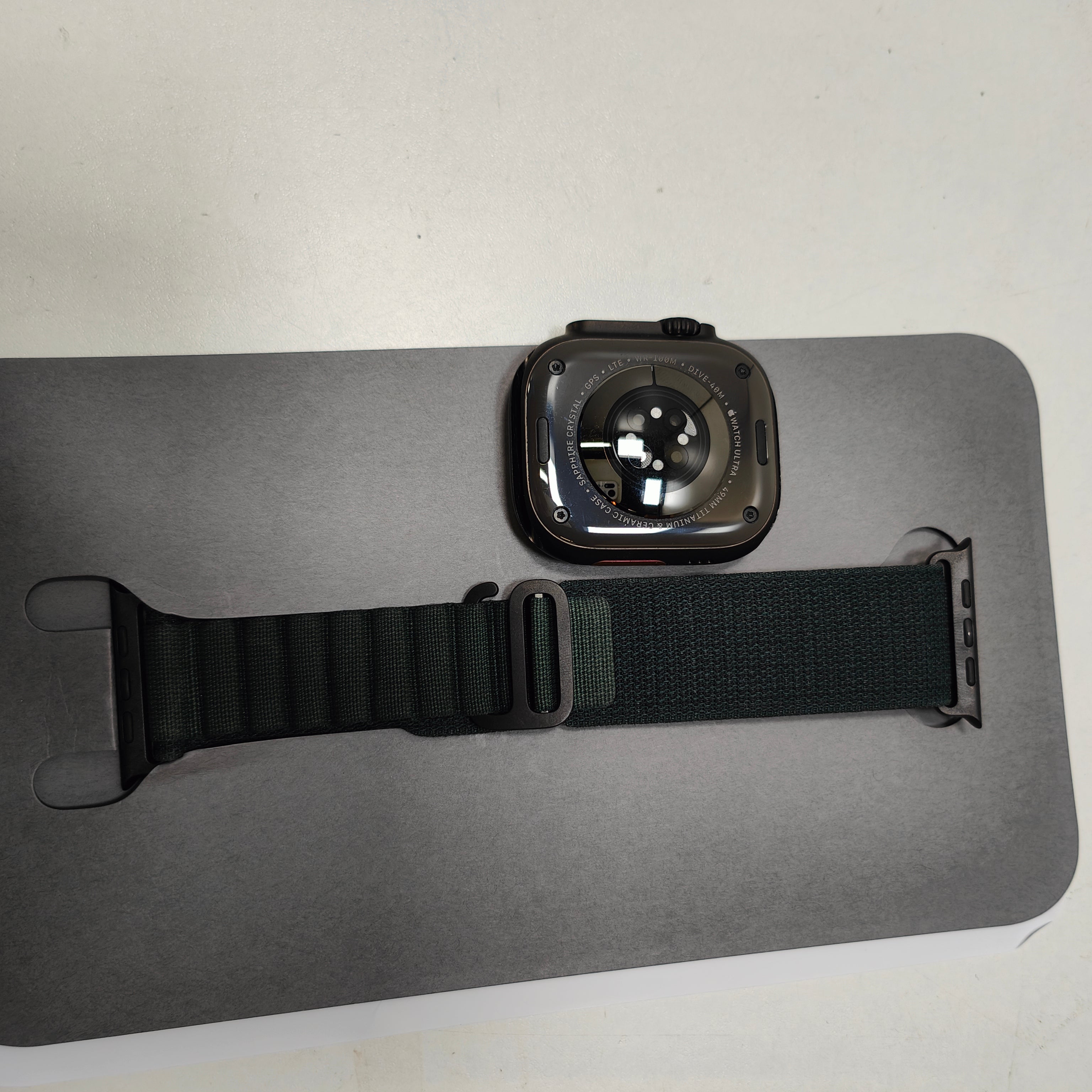 Apple Watch Ultra 2 4G 49mm Black Titanium Case Green
