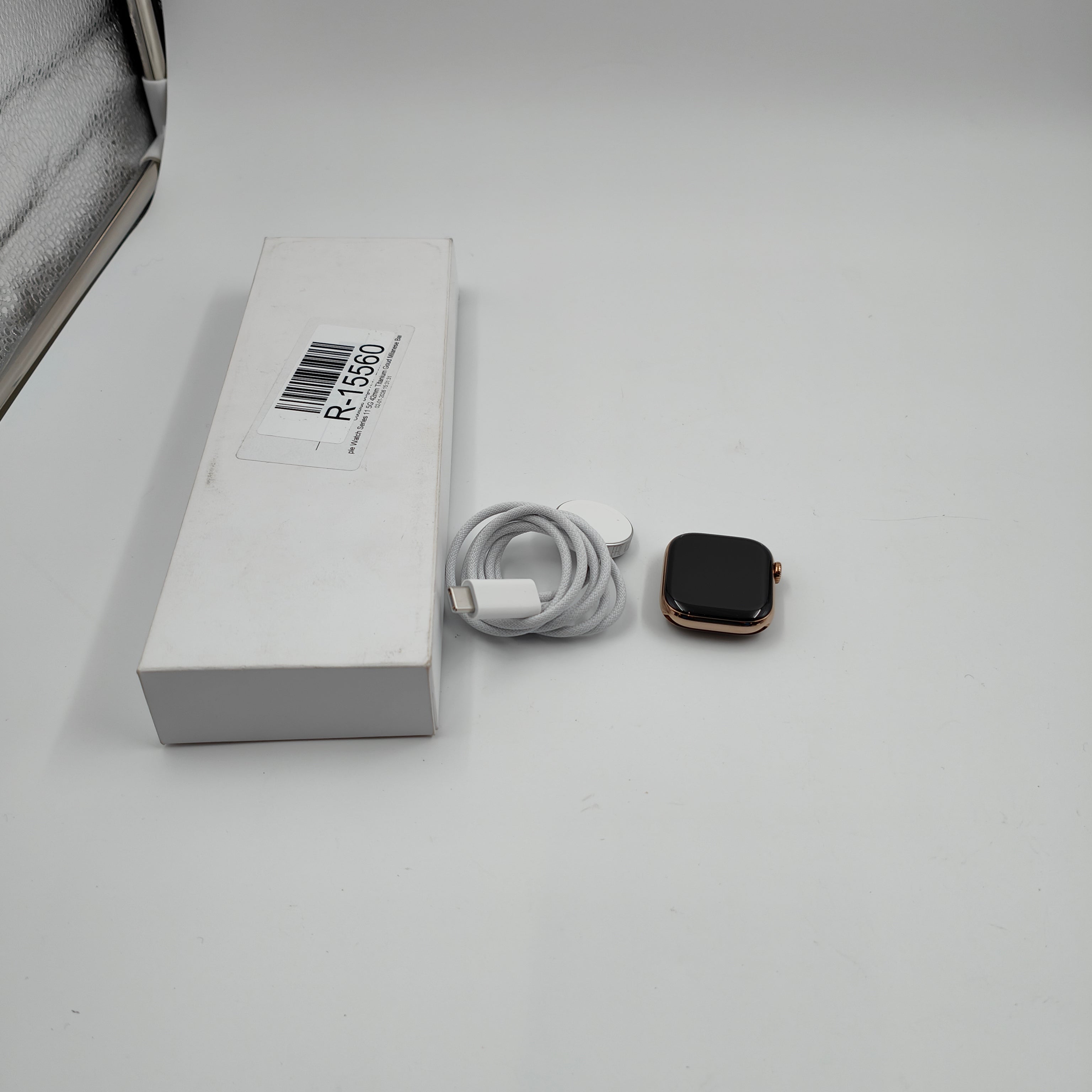 Apple Watch Série 11 5G 42mm Titane Or Bracelet milanais