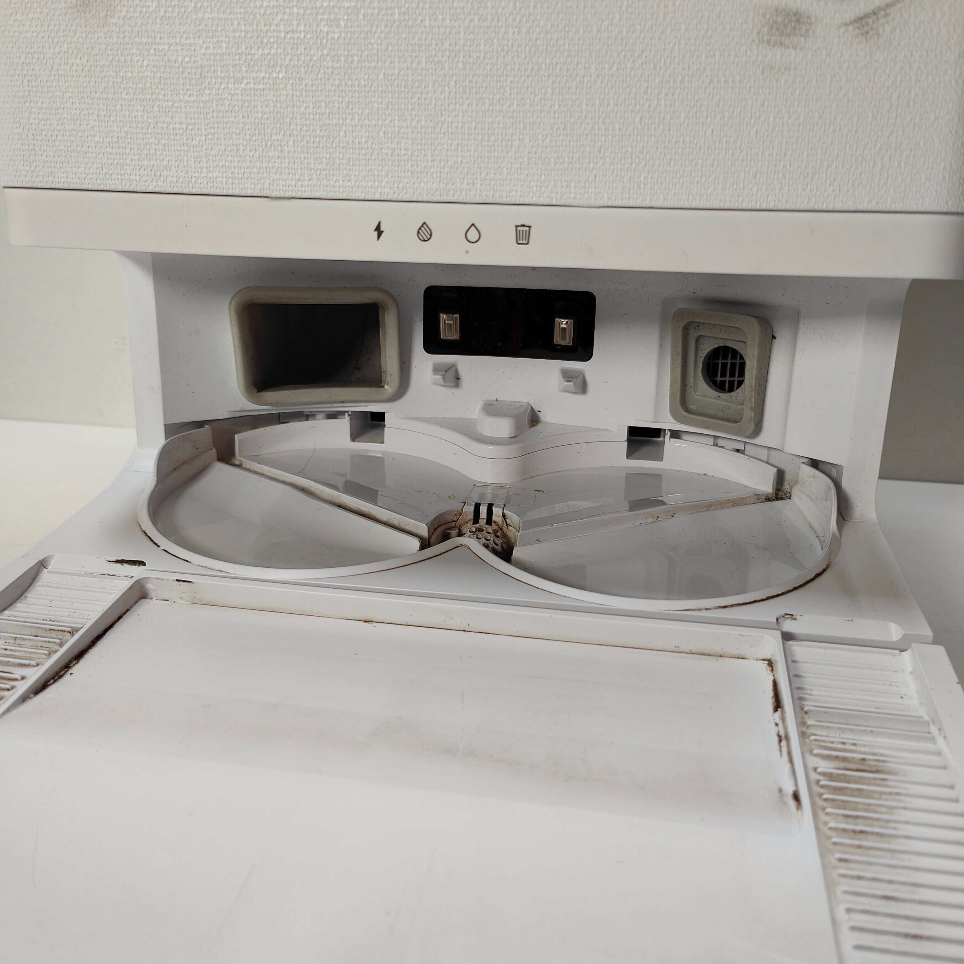 iRobot Roomba Plus 405 Combo Robot + Station de lavage automatique blanche