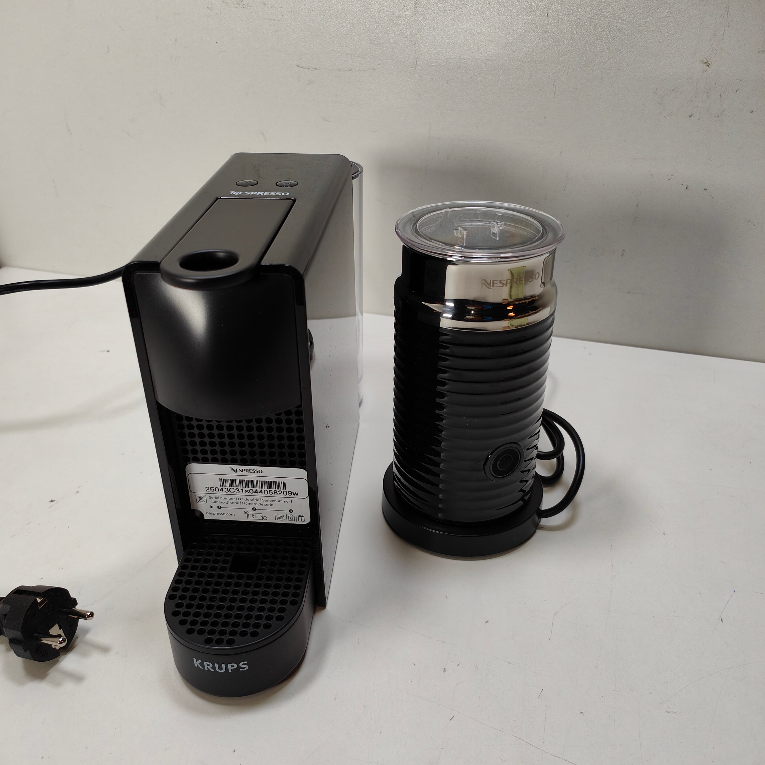 Krups Nespresso Essenza Mini XN1118 Noir + Mousseur à lait