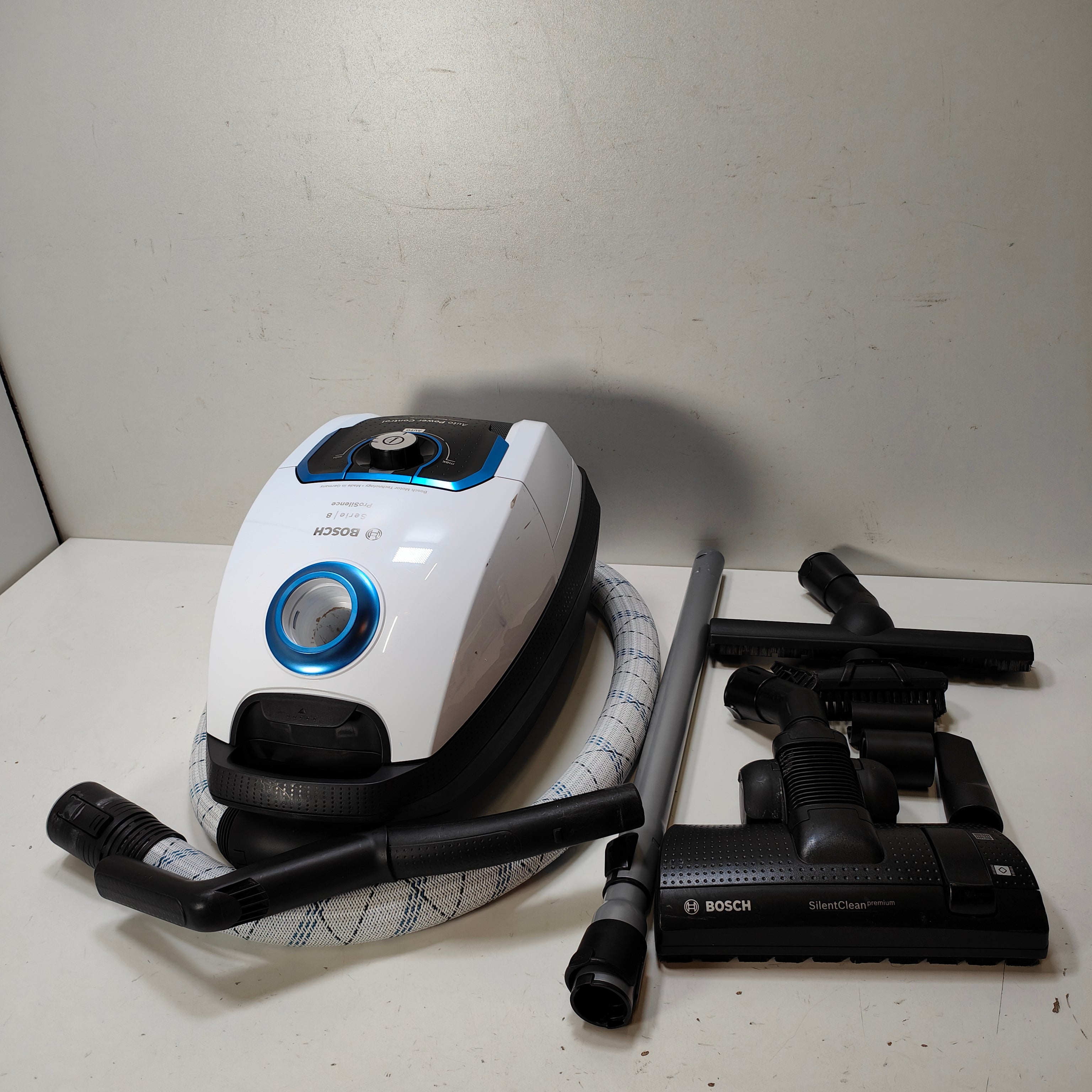 Bosch Series 8 Ingenious ProSilence BGL8SIL5