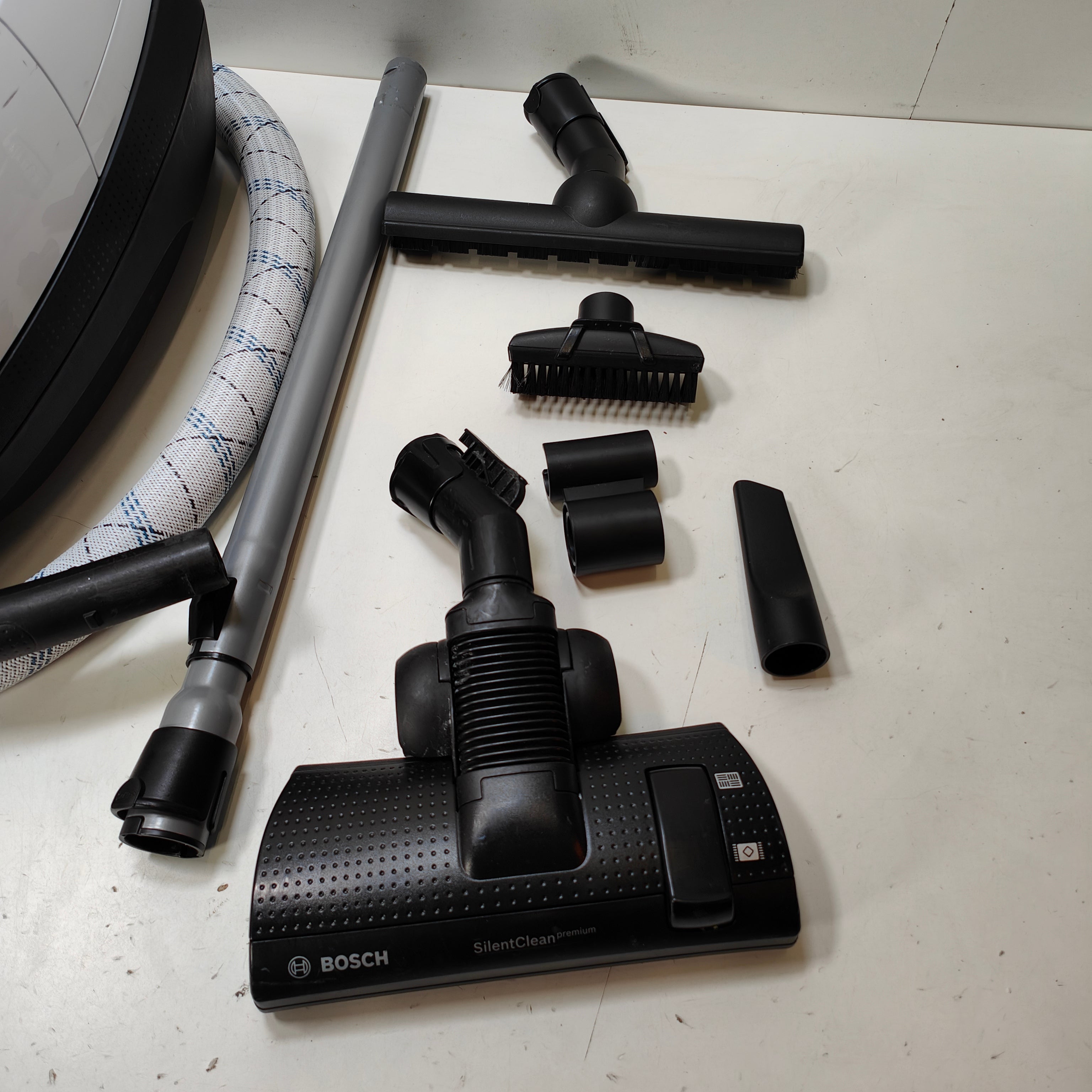 Bosch Series 8 Ingenious ProSilence BGL8SIL5