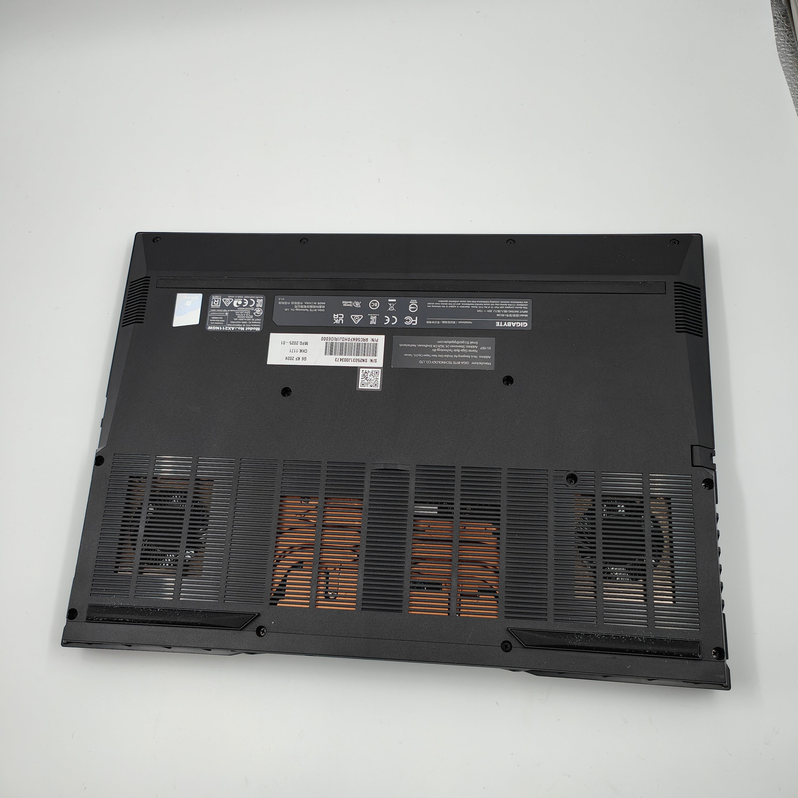 Gigabyte G6 KF-73DE854KH QWERTZ