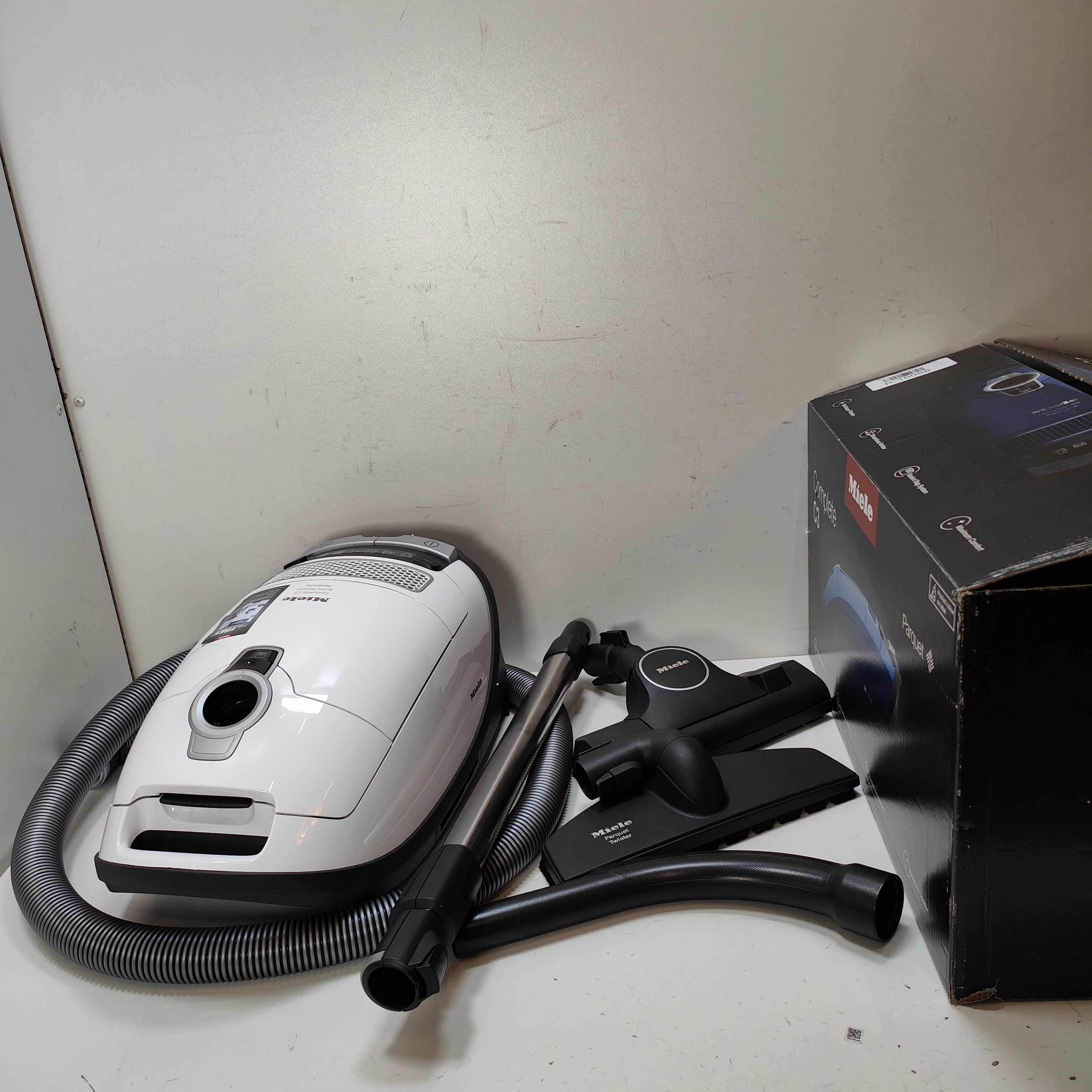 Miele Complete C3 Active Parquet PowerLine Lotuswit