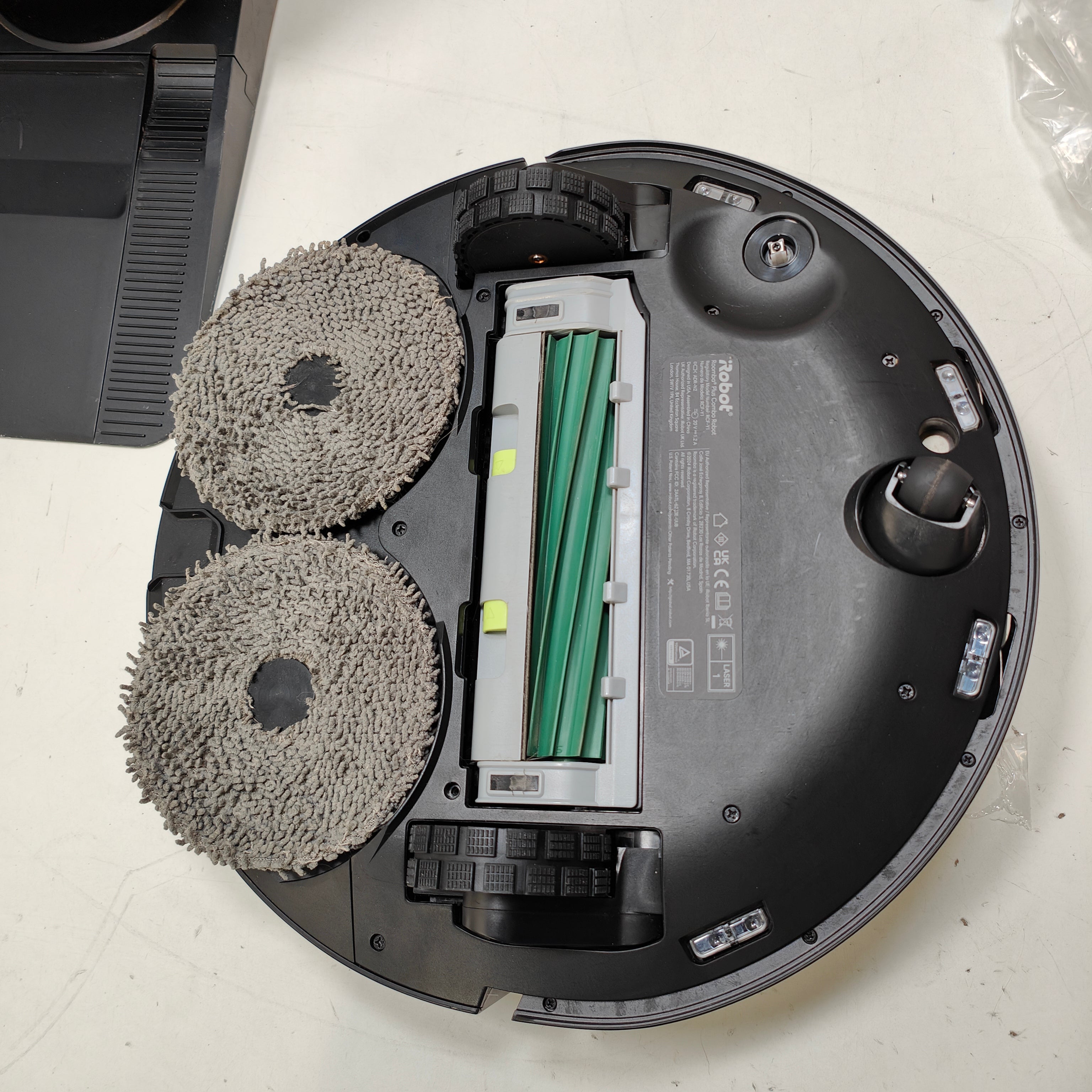 iRobot Roomba Plus 505 + Black