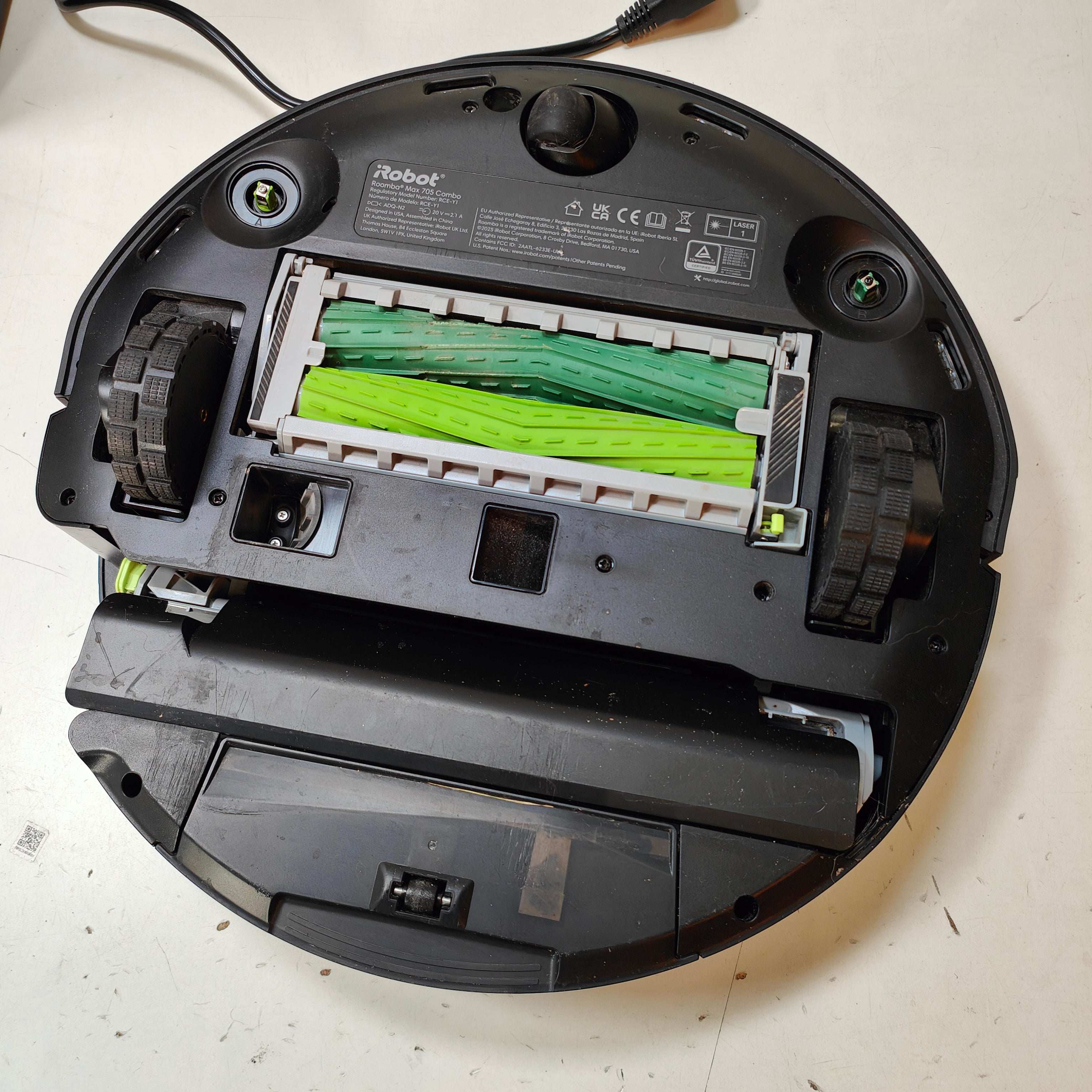 iRobot Roomba Max 705 Combo + Black