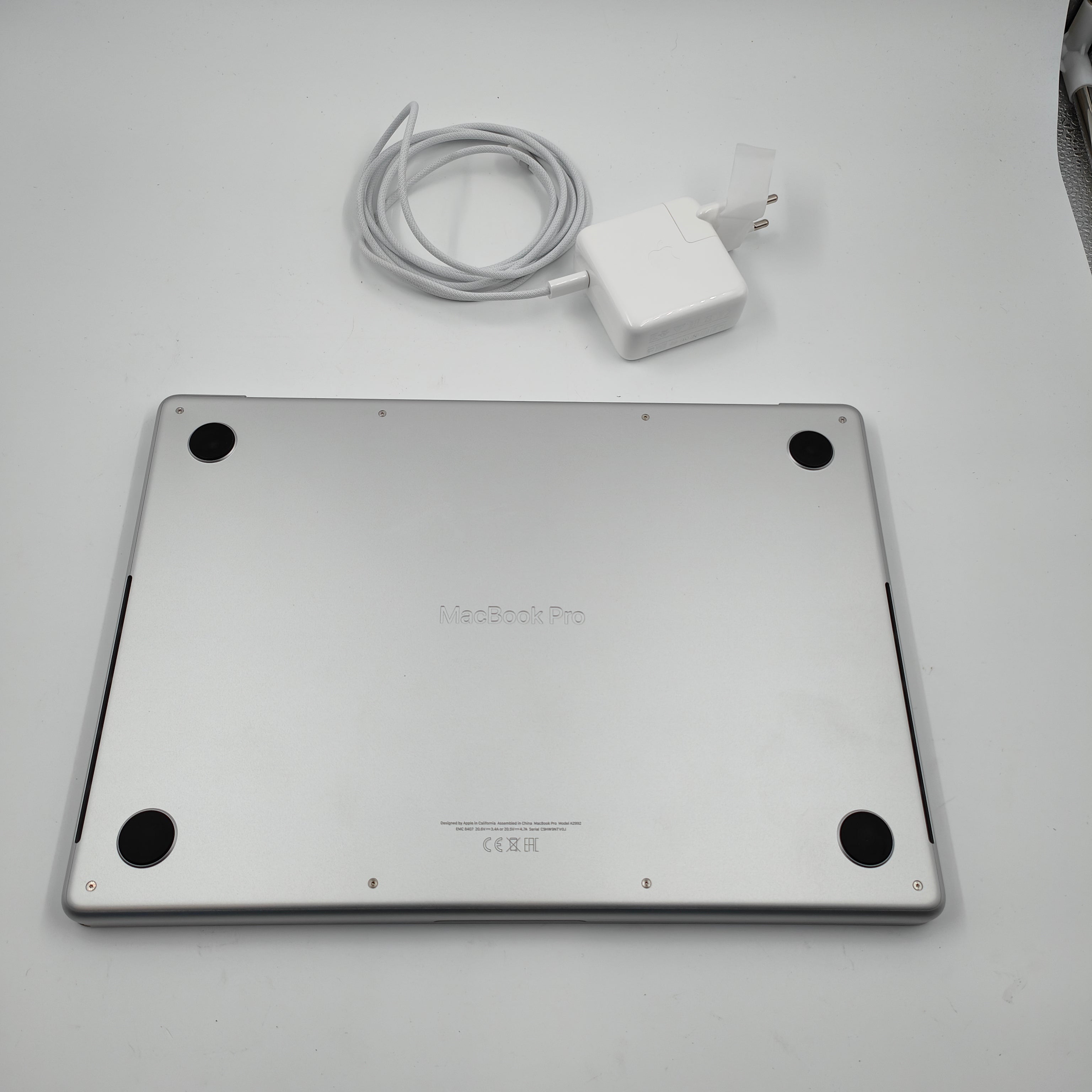 Apple MacBook Pro 14" 2023 M3 Pro (11/14) 18GB/512GB Silber QWERTZ