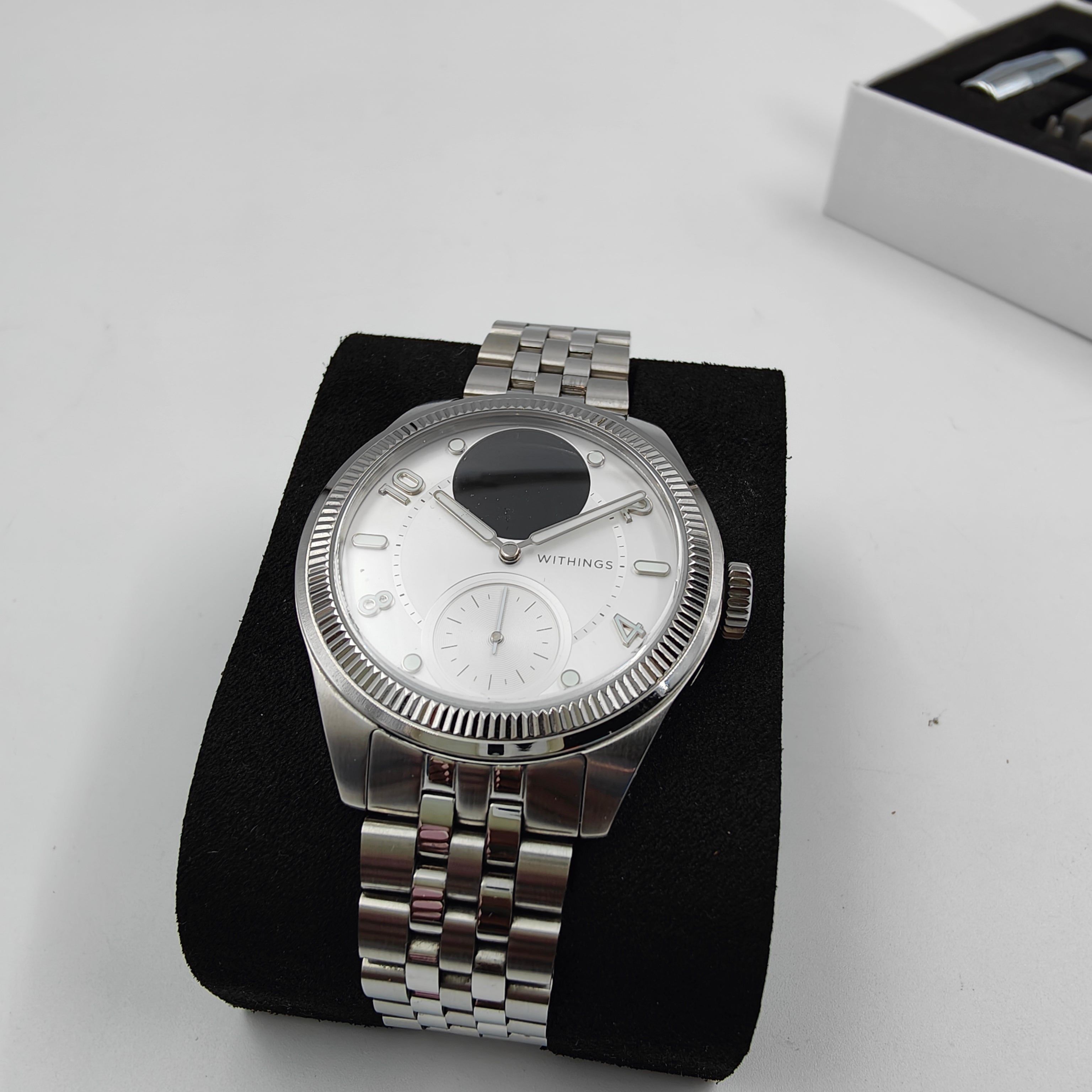 Withings ScanWatch Nova Brilliant Edition Titan Silber