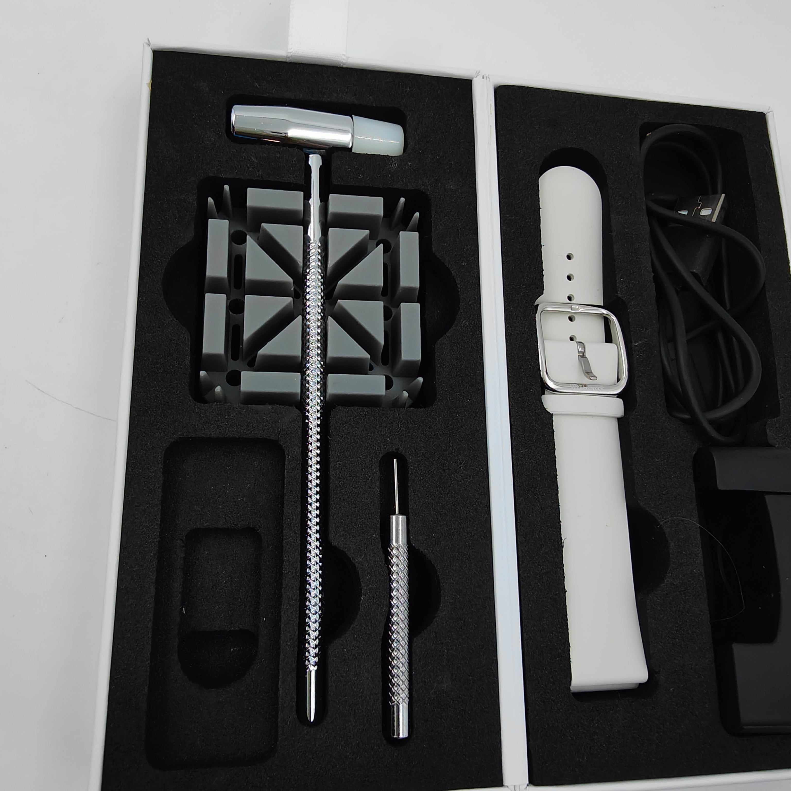 Withings ScanWatch Nova Brilliant Edition Titan Silber