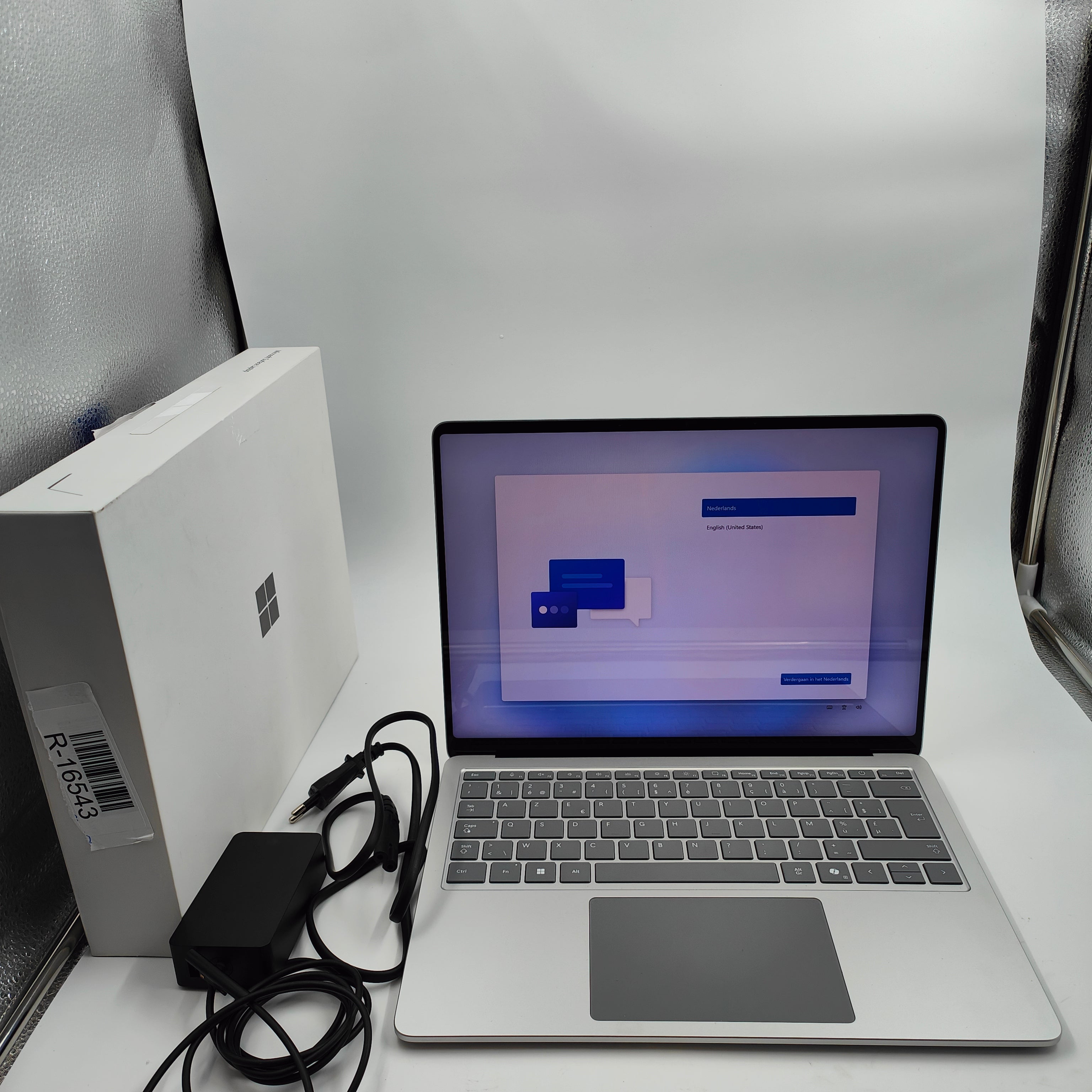 Microsoft Surface Laptop Copilot+ PC 13.8 Snapdragon X Plus / 16GB / 256GB Platinum QWERTY