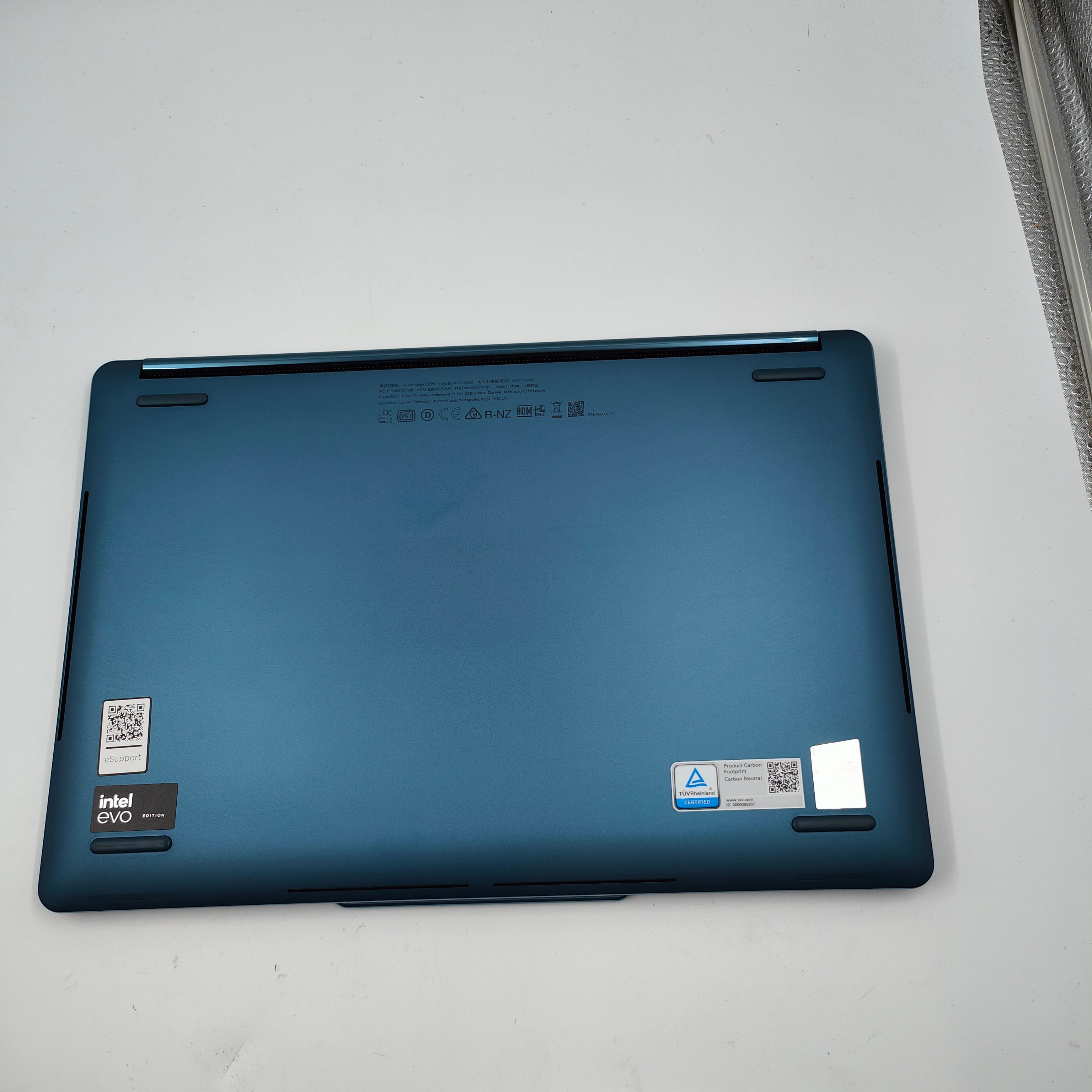 Lenovo Yoga Book 9 83FF002WMH QWERTY