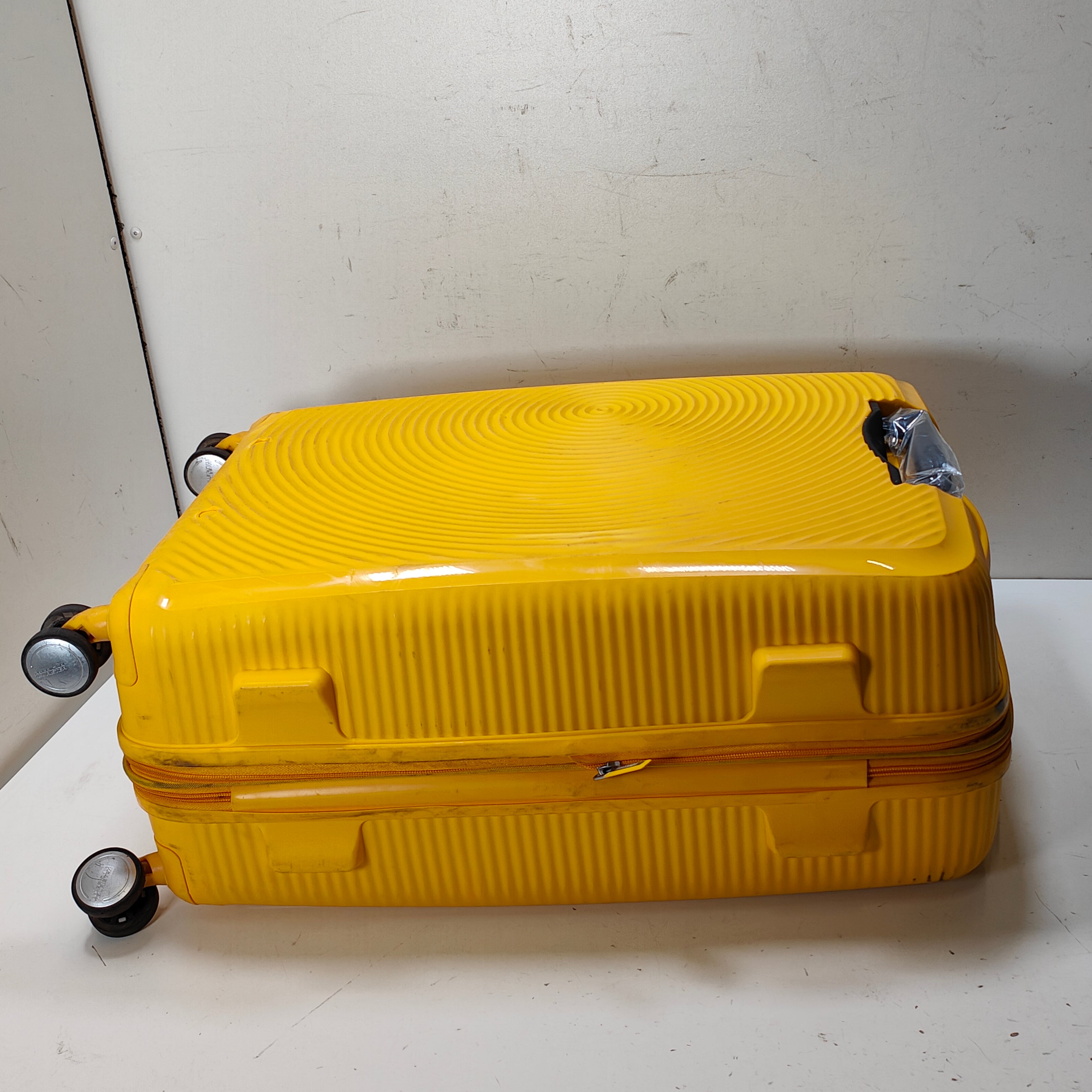 American Tourister Soundbox Spinner 67 cm TSA Exp Golden Yel