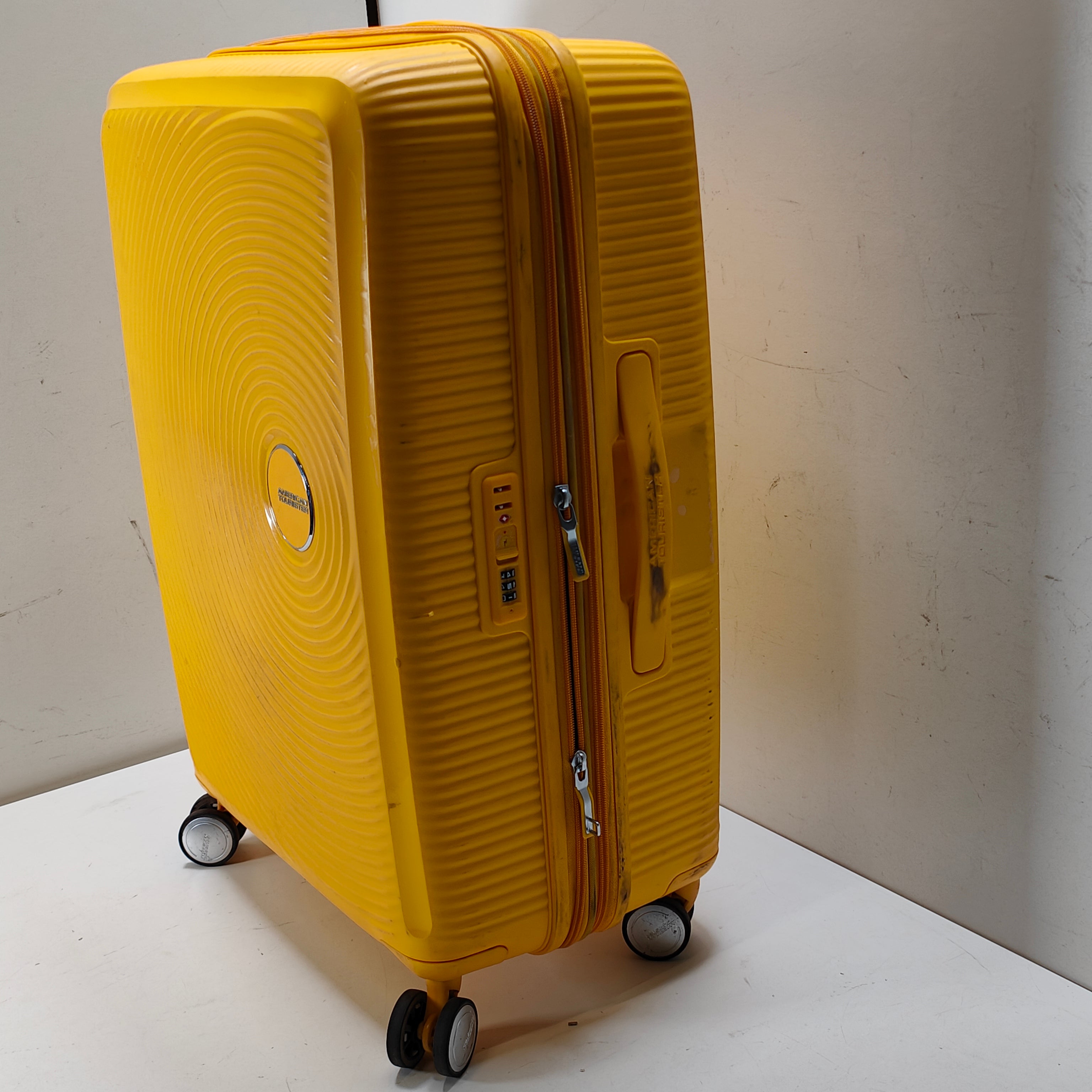 American Tourister Soundbox Spinner 67 cm TSA Exp Goldgelb