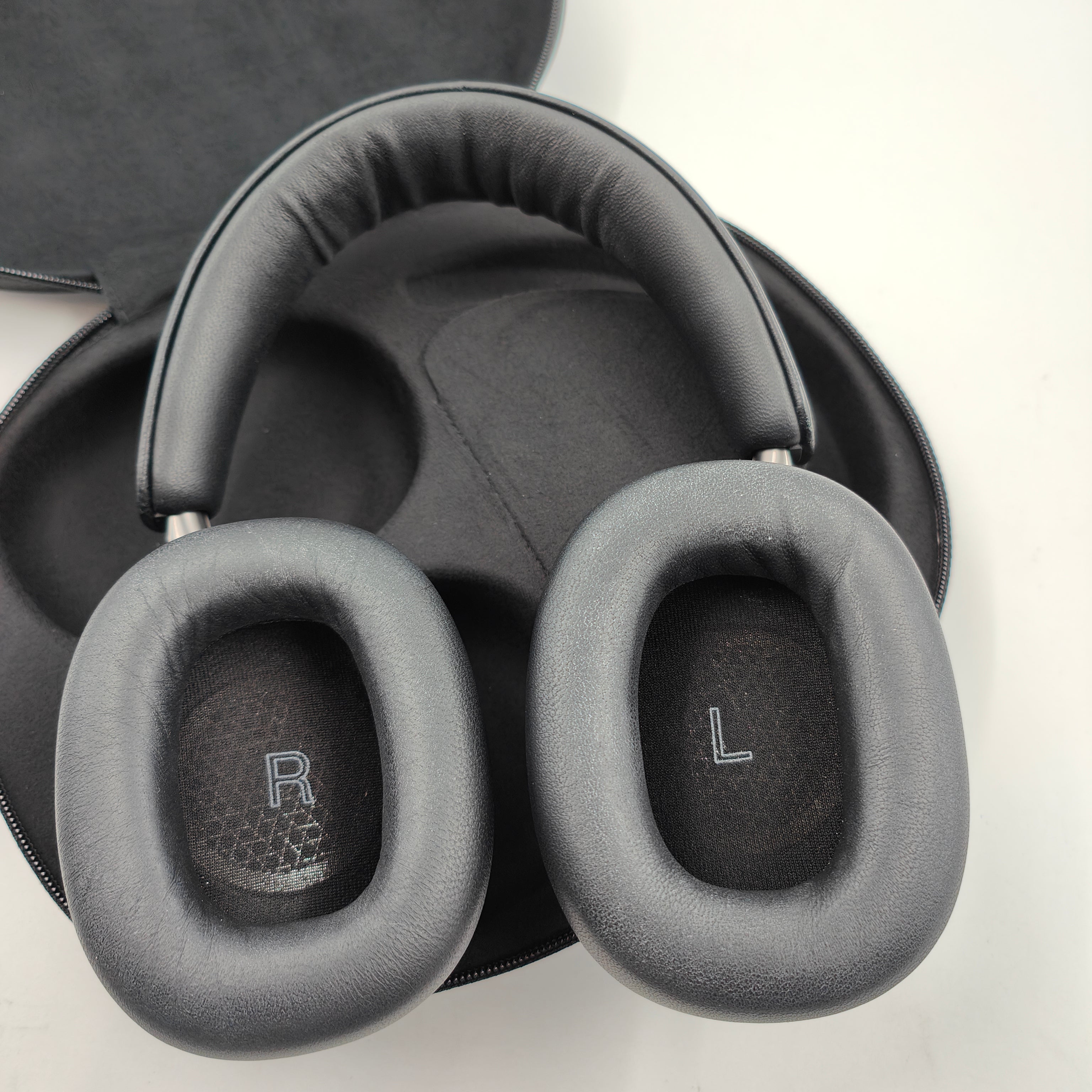 Bowers & Wilkins Px8 Schwarz