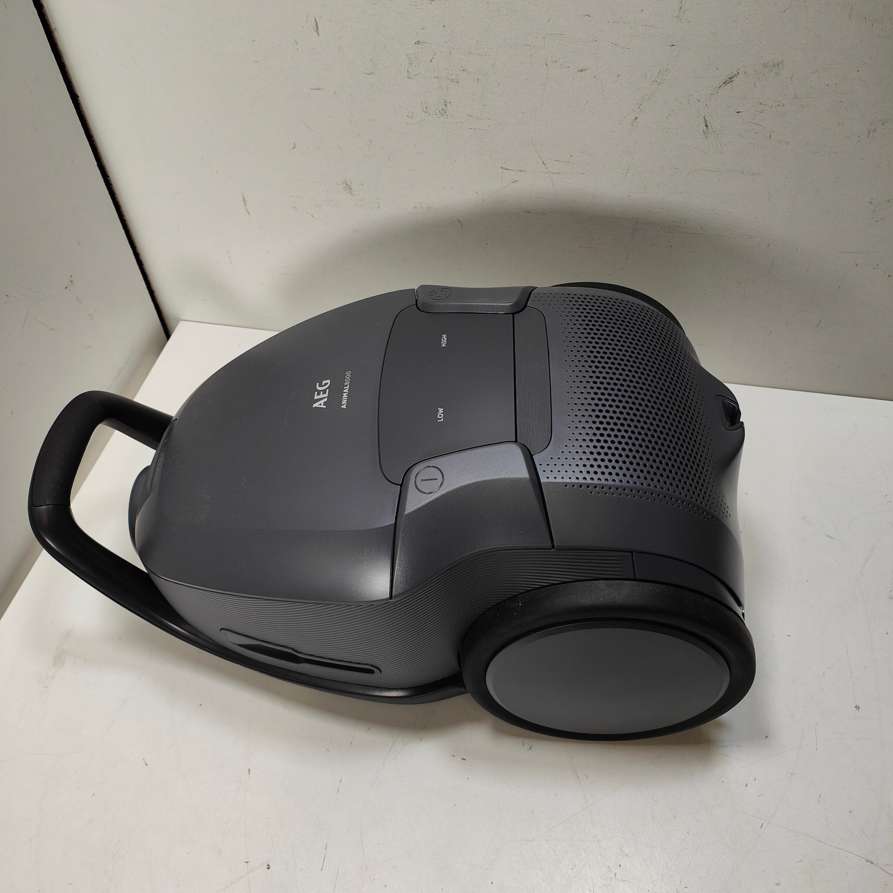 AEG AB81A2DG ANIMAL 8000 Vacuum Cleaner with Dust Bag - 69 dB - Tu