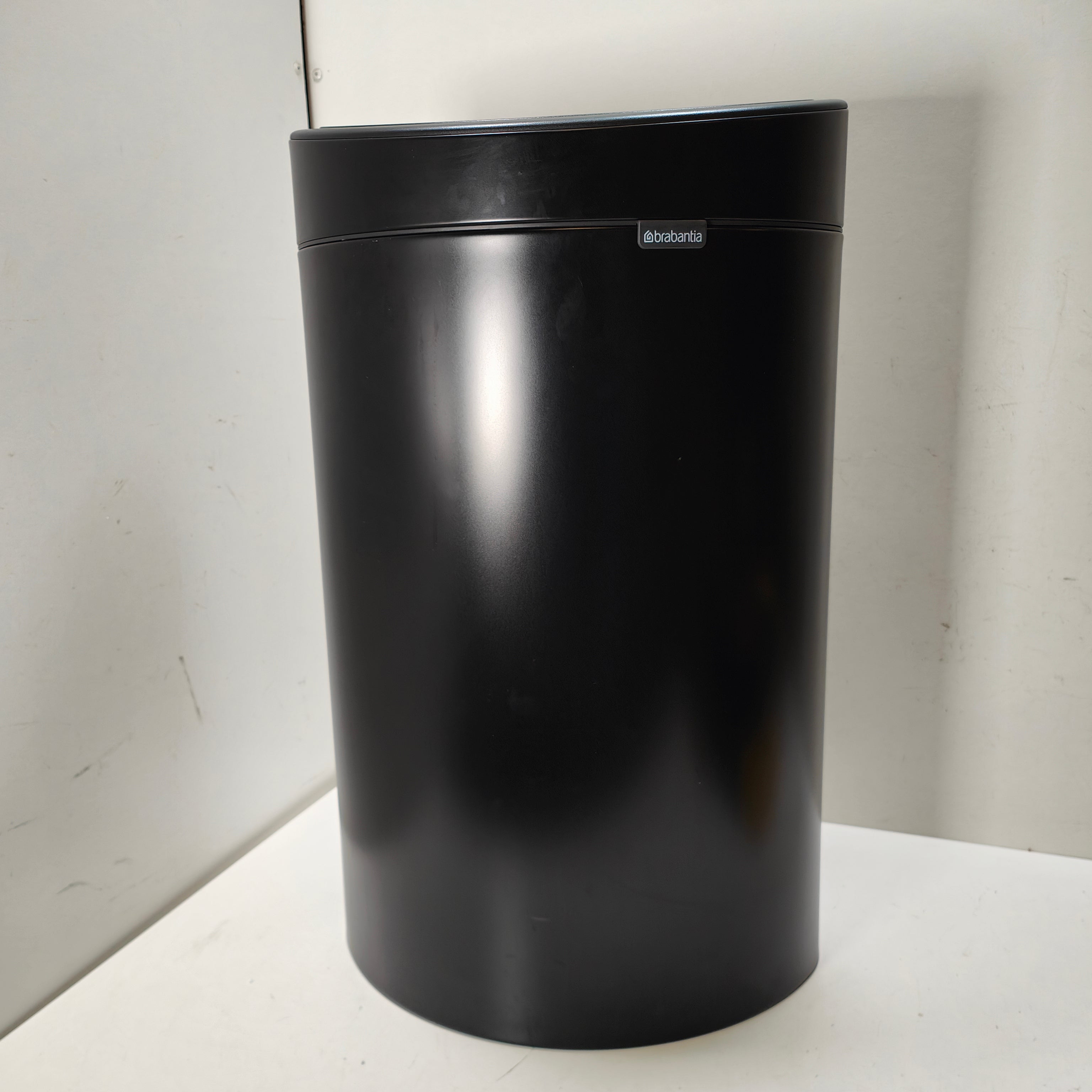 Poubelle Brabantia Touch 40 litres noir mat