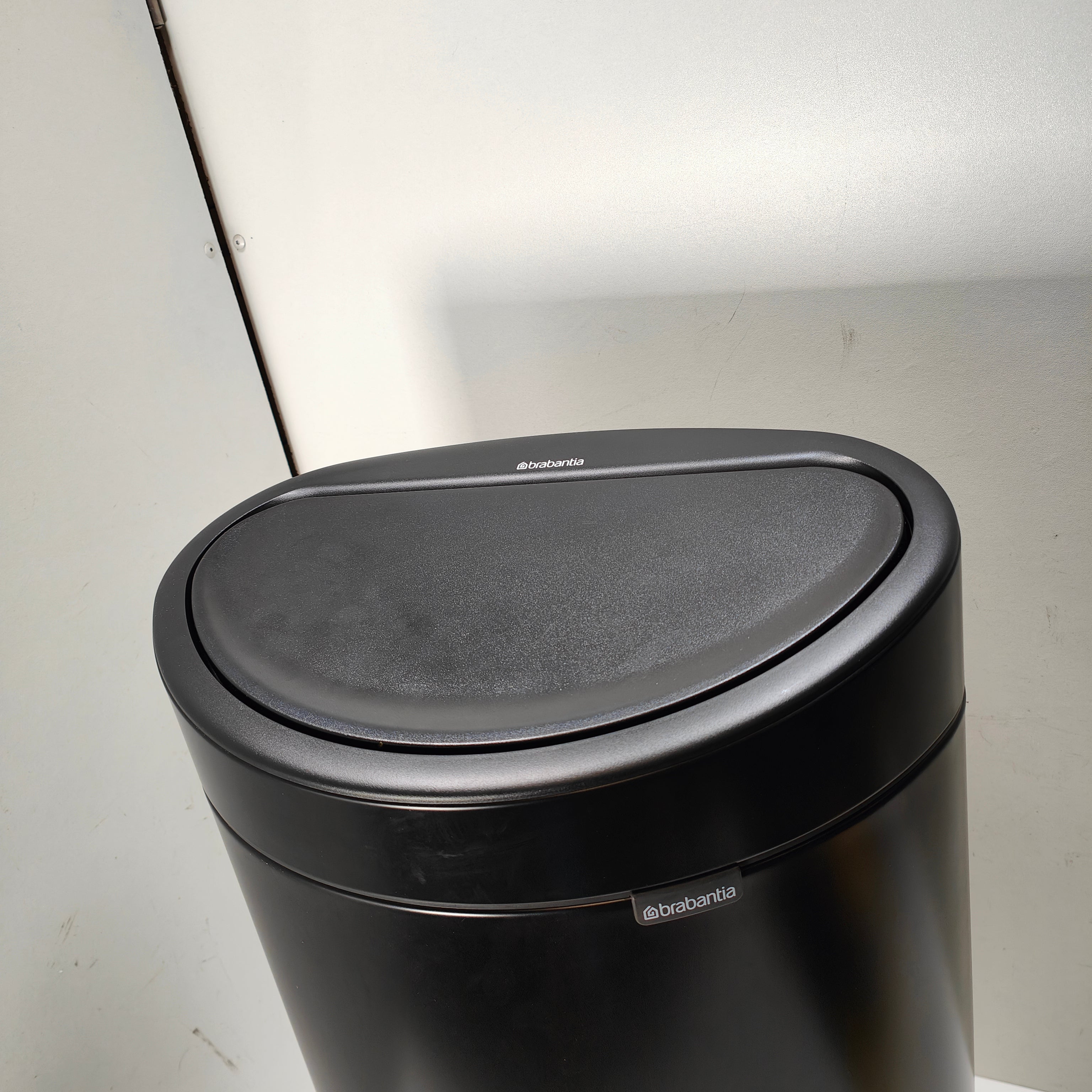 Poubelle Brabantia Touch 40 litres noir mat